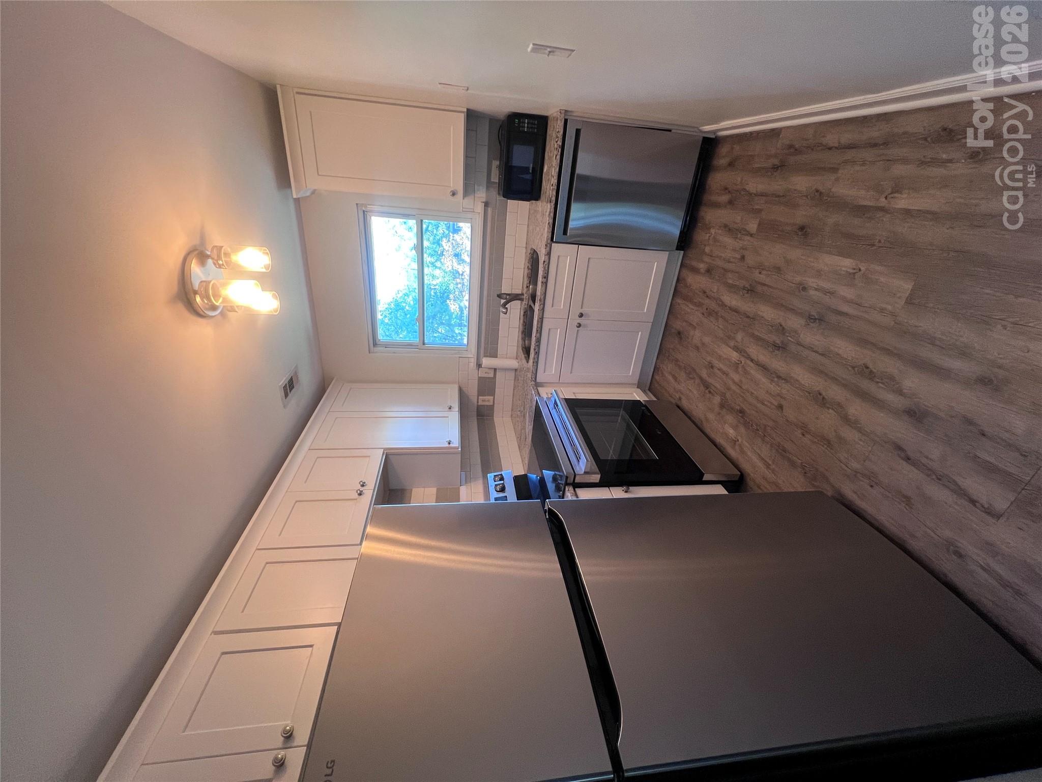 300 E Park Avenue Property Photo 7
