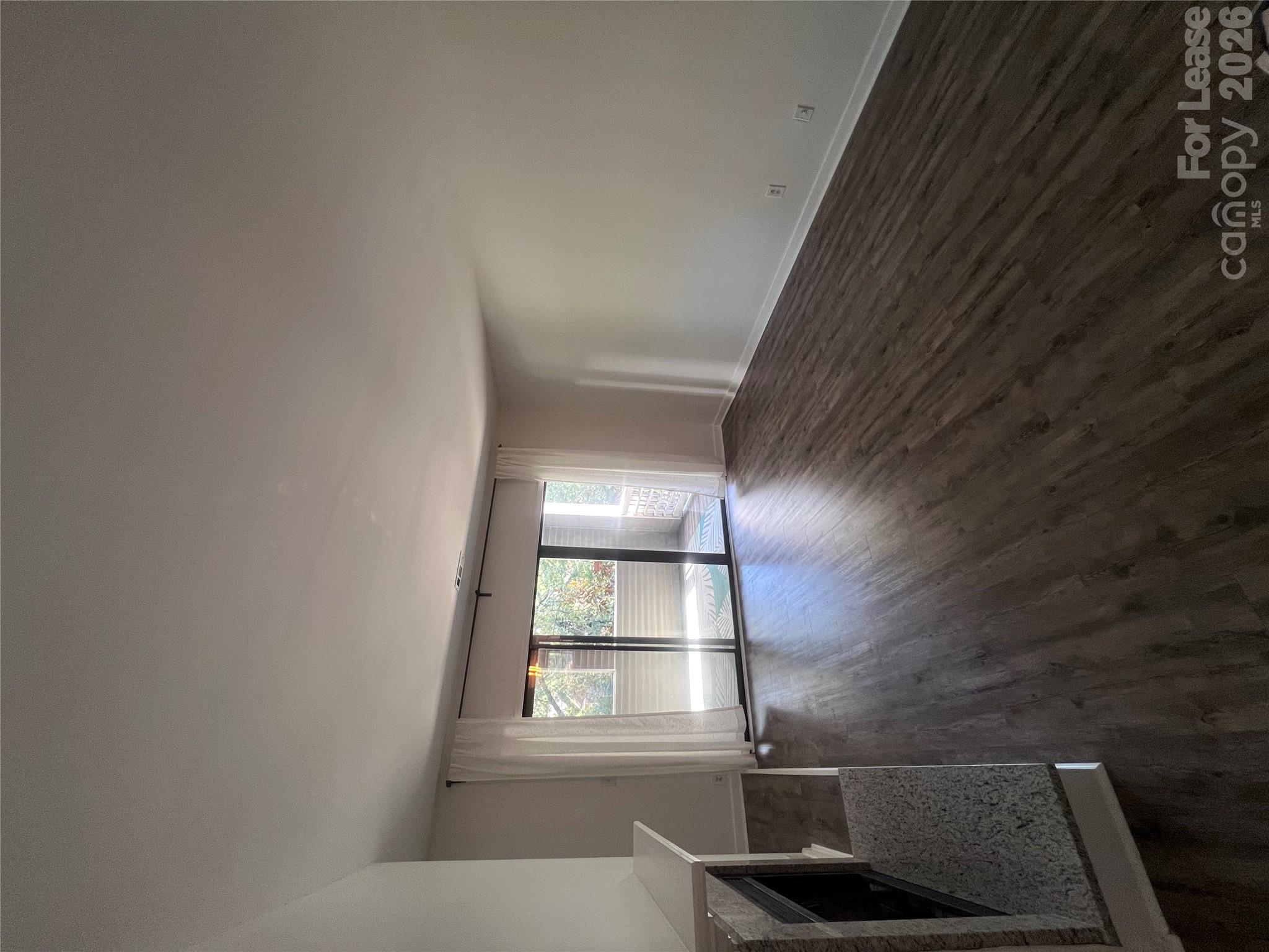 300 E Park Avenue Property Photo 9