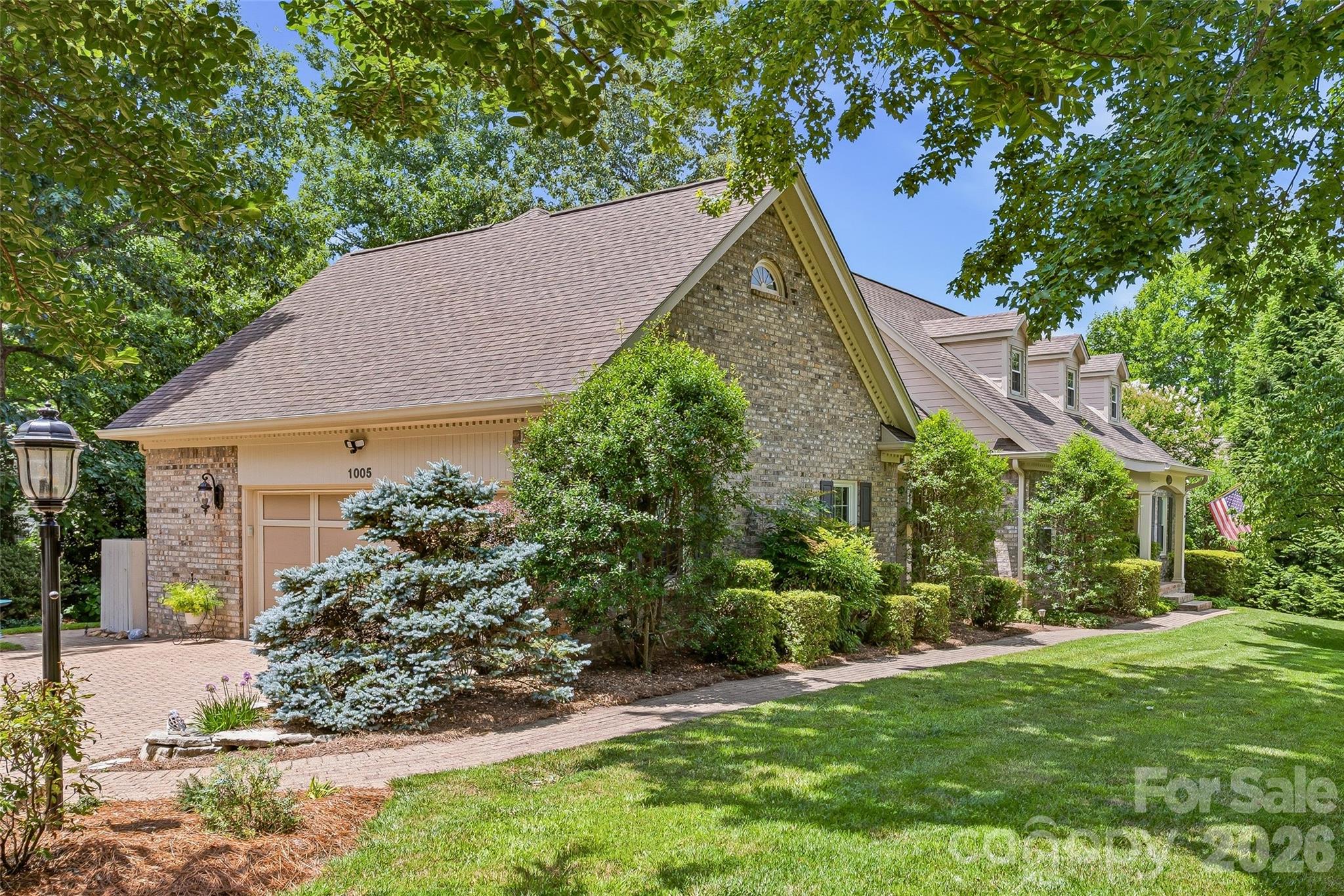 1005 Windsor Drive Property Photo 1