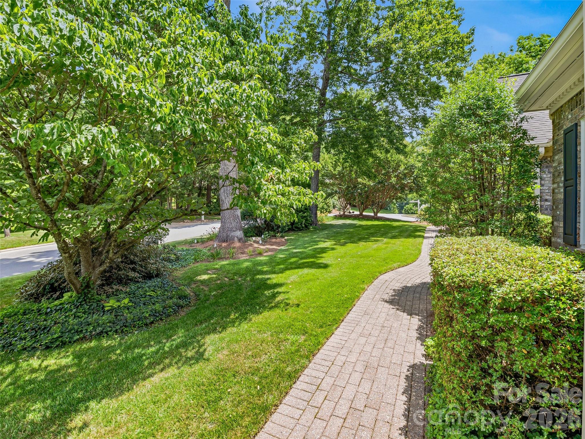1005 Windsor Drive Property Photo 4