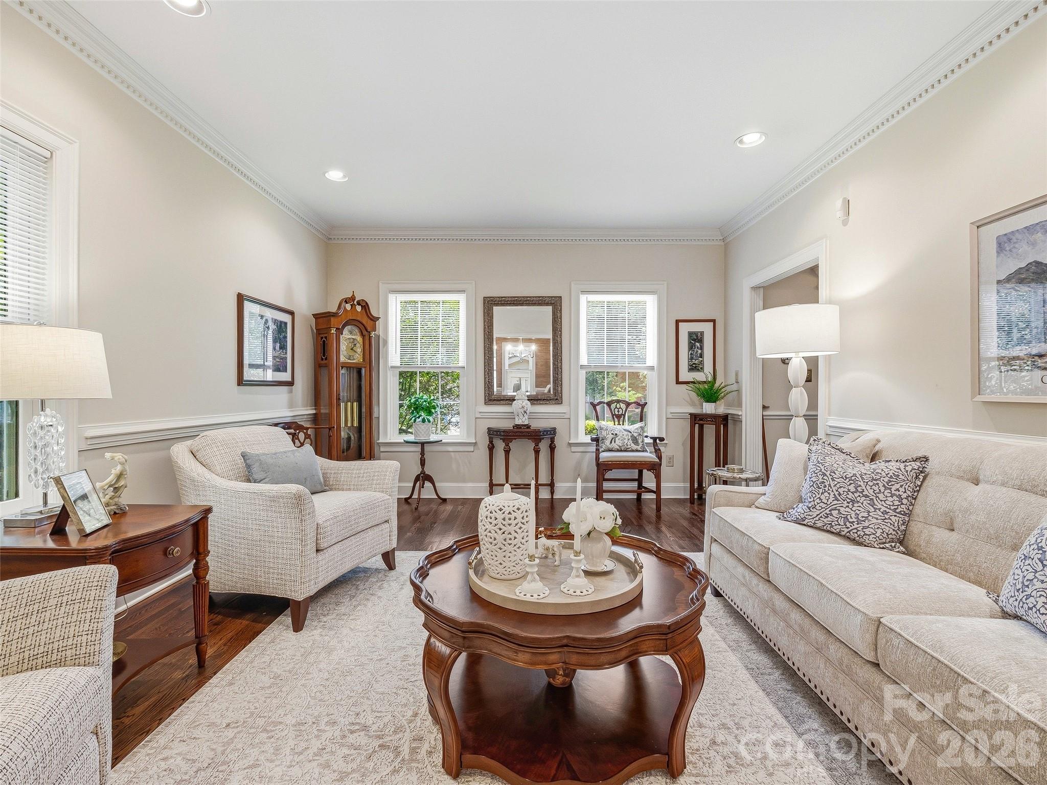 1005 Windsor Drive Property Photo 8