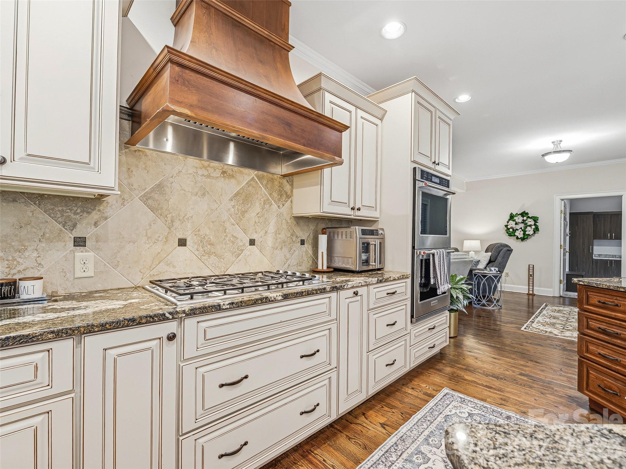 1005 Windsor Drive Property Photo 12