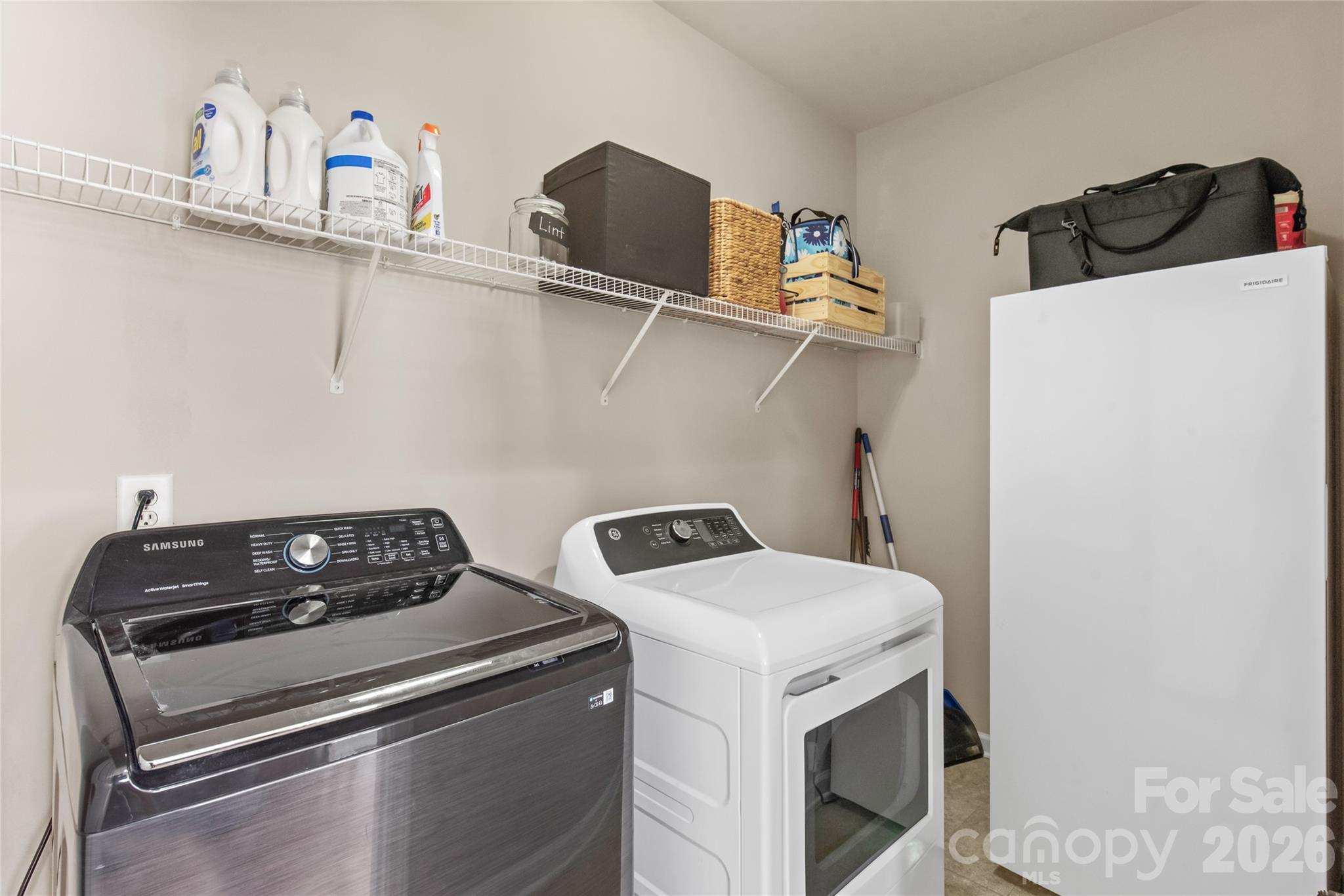 1906 Birchbrook Court Property Photo 23