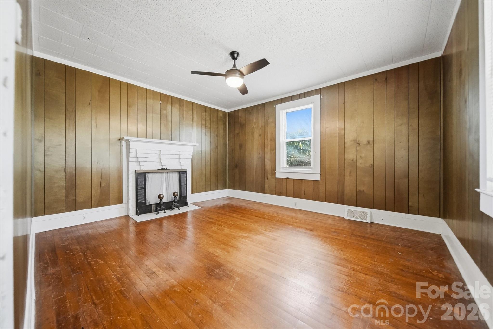 592 Main Street Property Photo 4