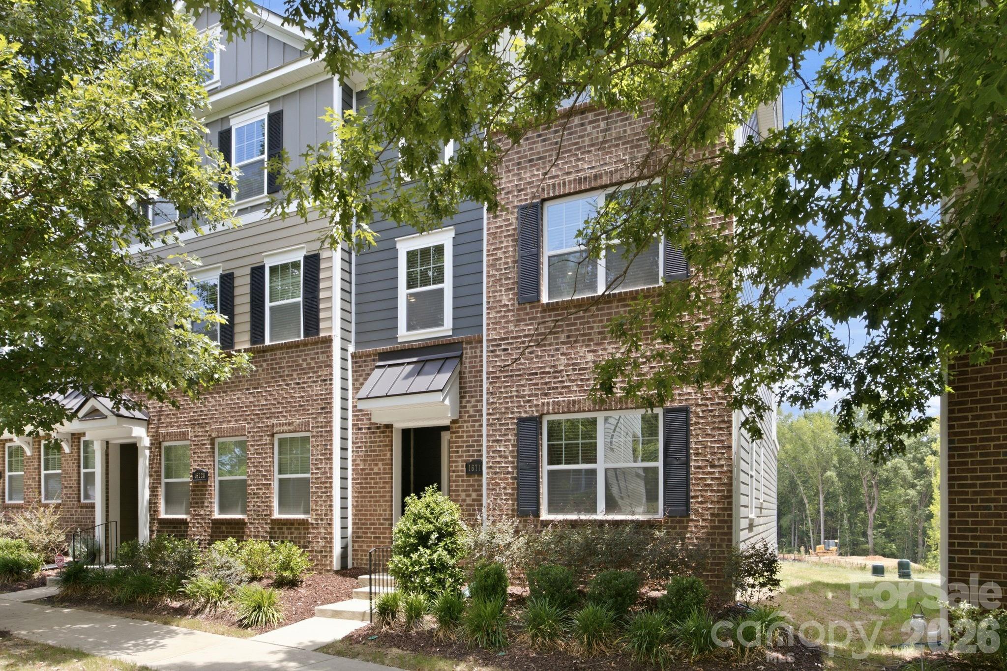 16716 Summers Walk Boulevard Property Photo 2