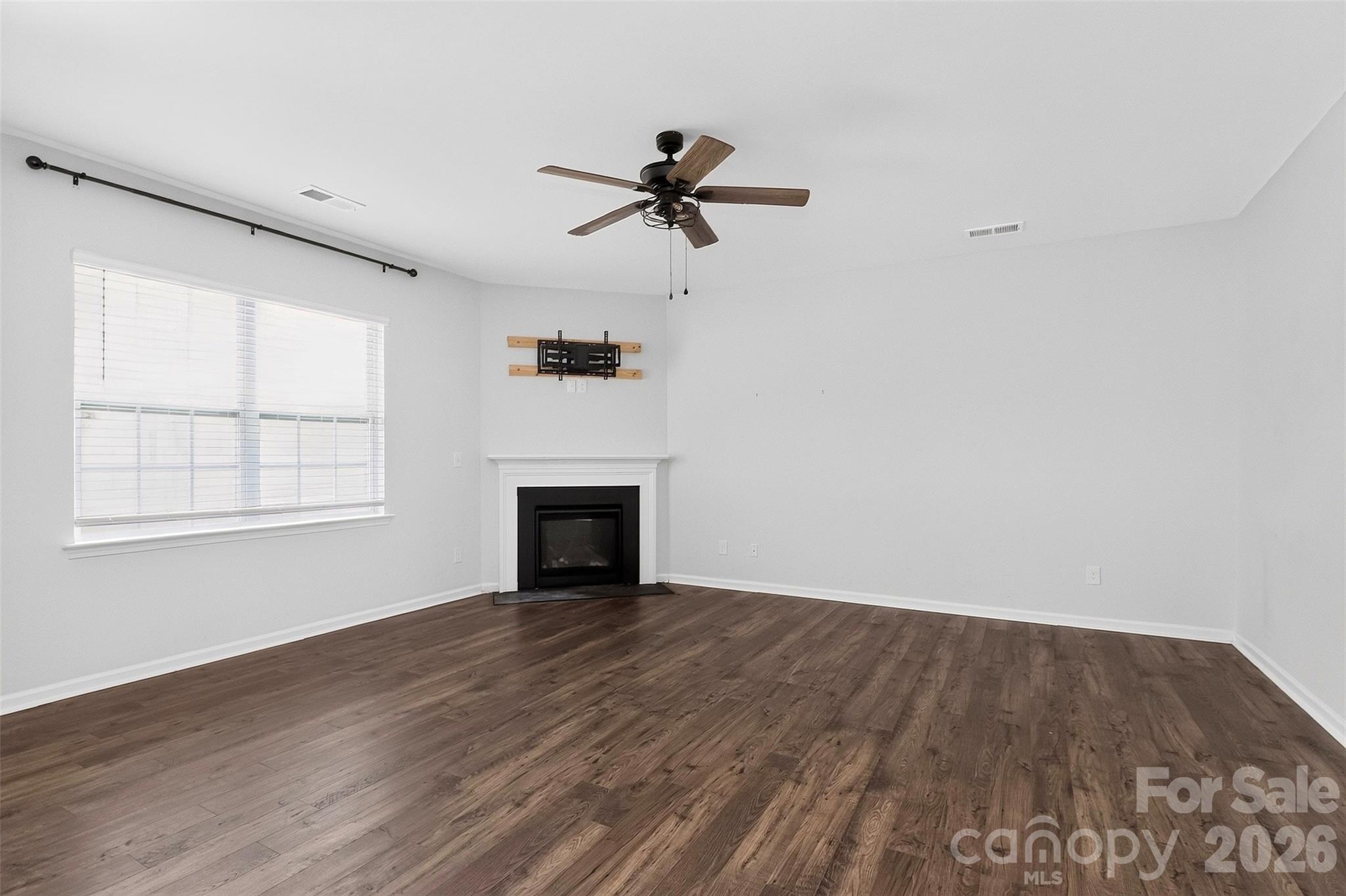 9203 Mackinaw Drive Property Photo 4