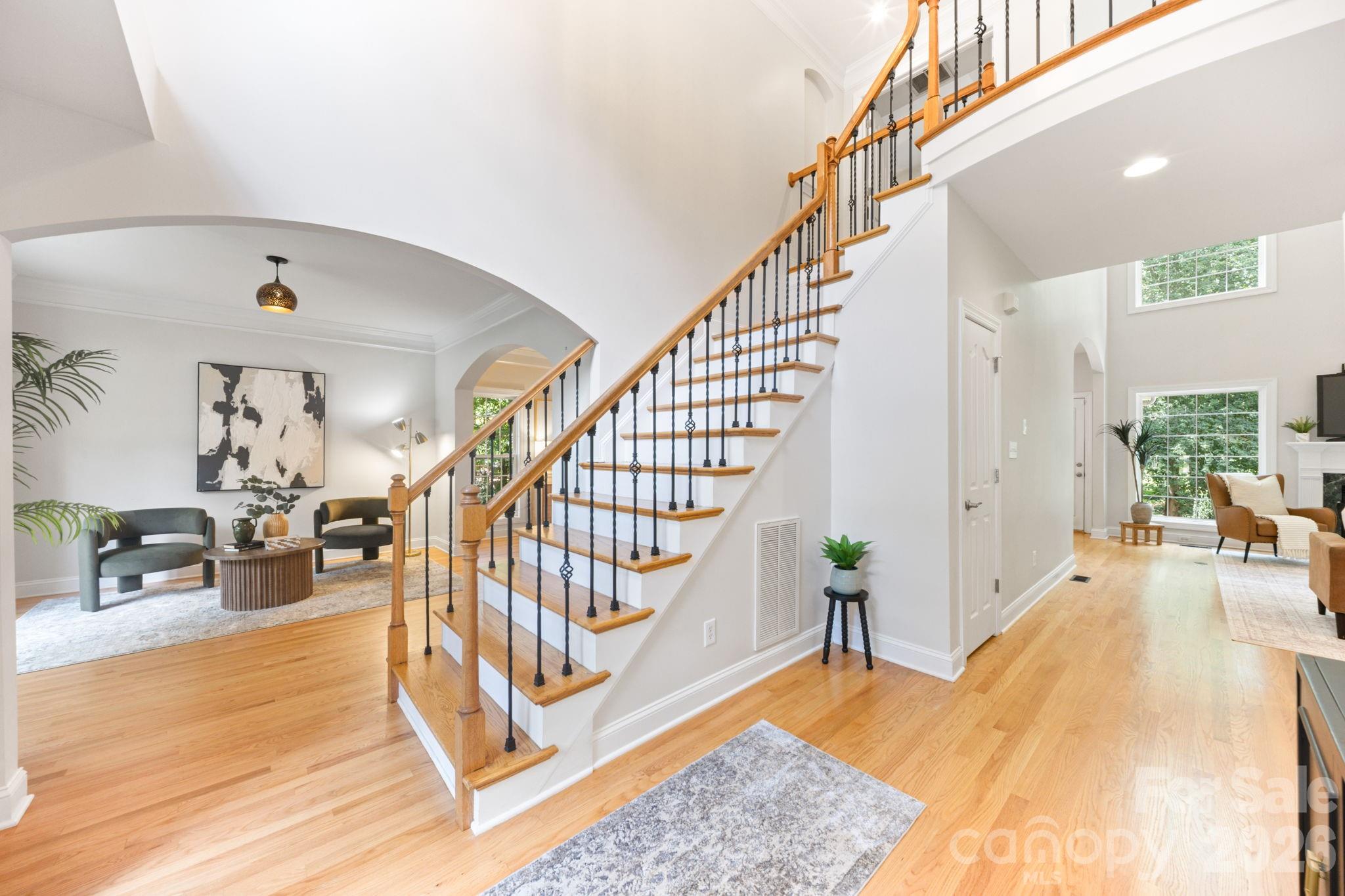 5355 Shannamara Drive Property Photo 2