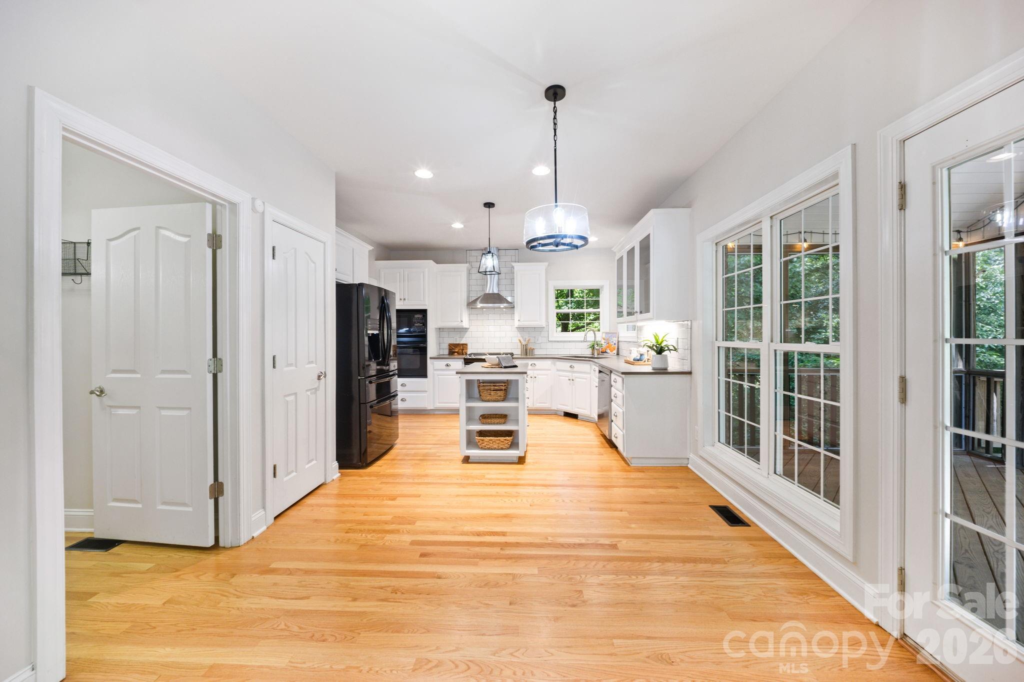 5355 Shannamara Drive Property Photo 13