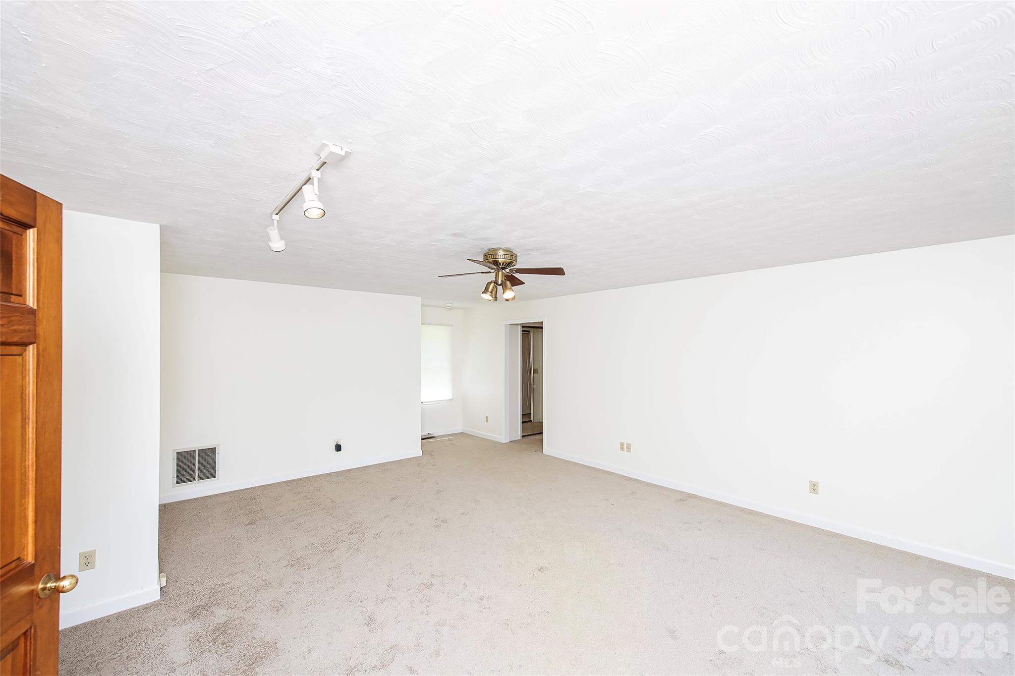 15722 Rhinehill Road Property Photo 12