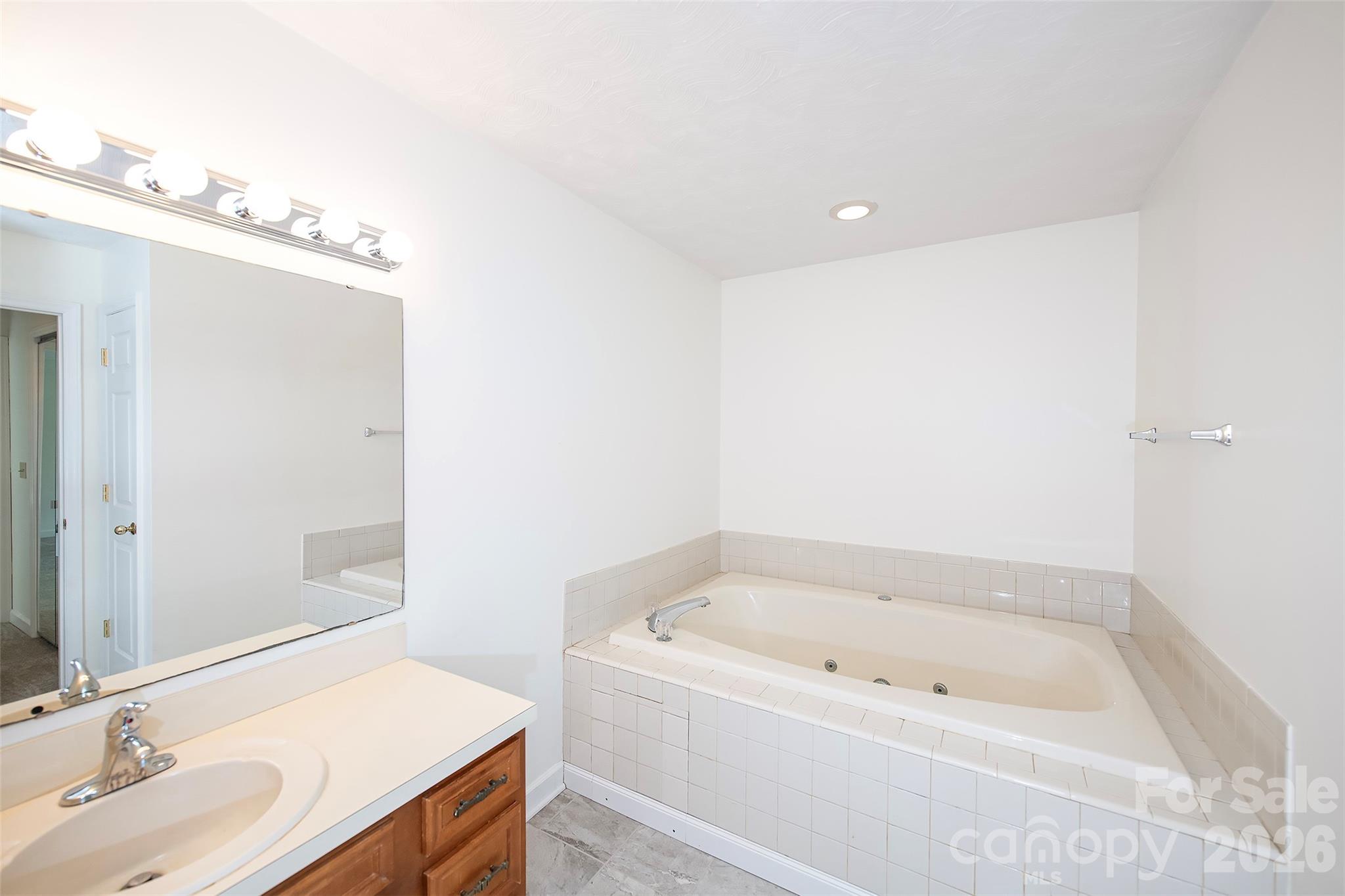 15722 Rhinehill Road Property Photo 14