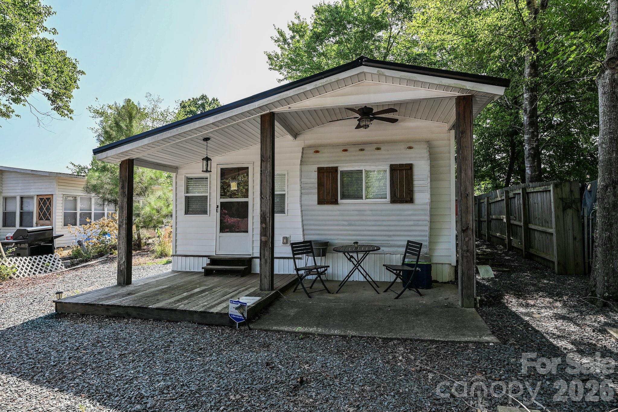 125 Hollywood Trail Property Photo 1