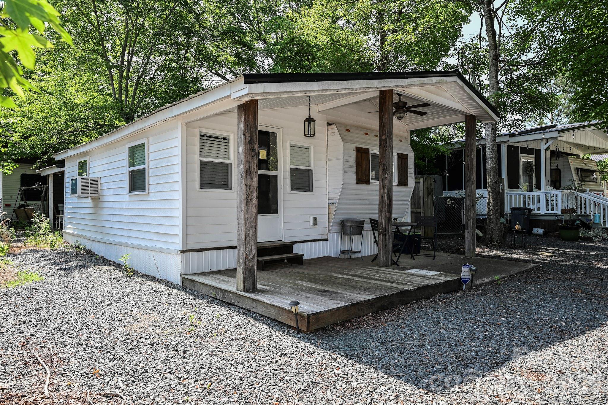 125 Hollywood Trail Property Photo 2