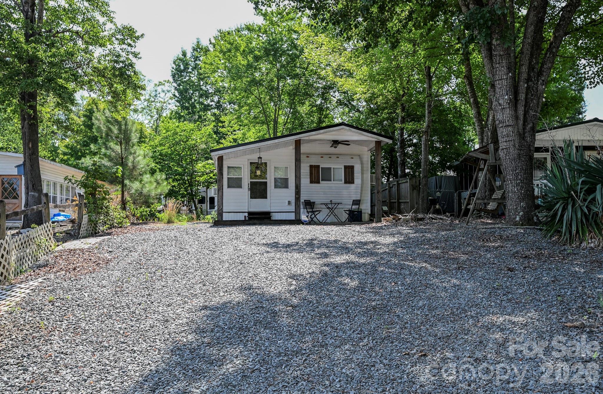 125 Hollywood Trail Property Photo 4