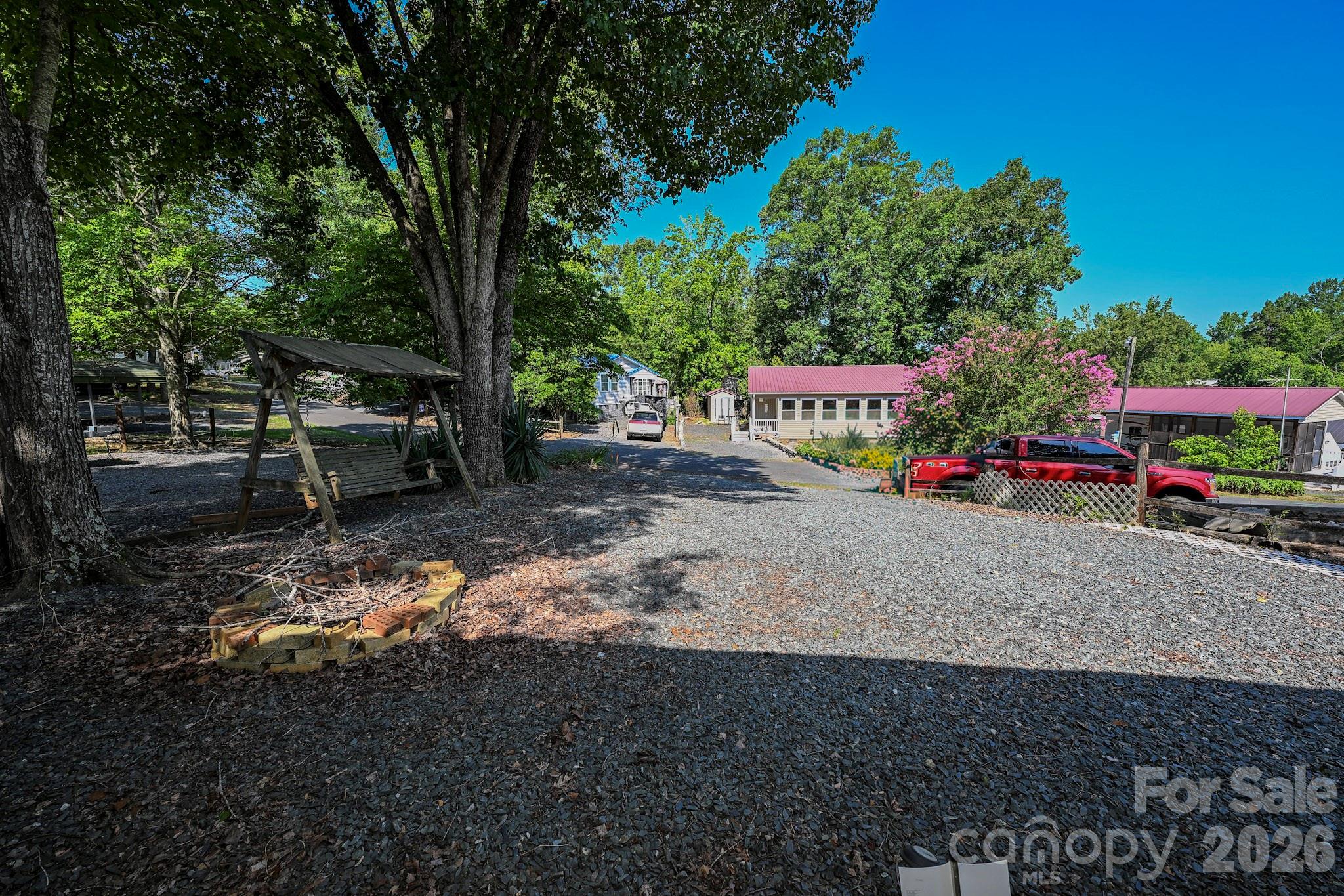 125 Hollywood Trail Property Photo 5