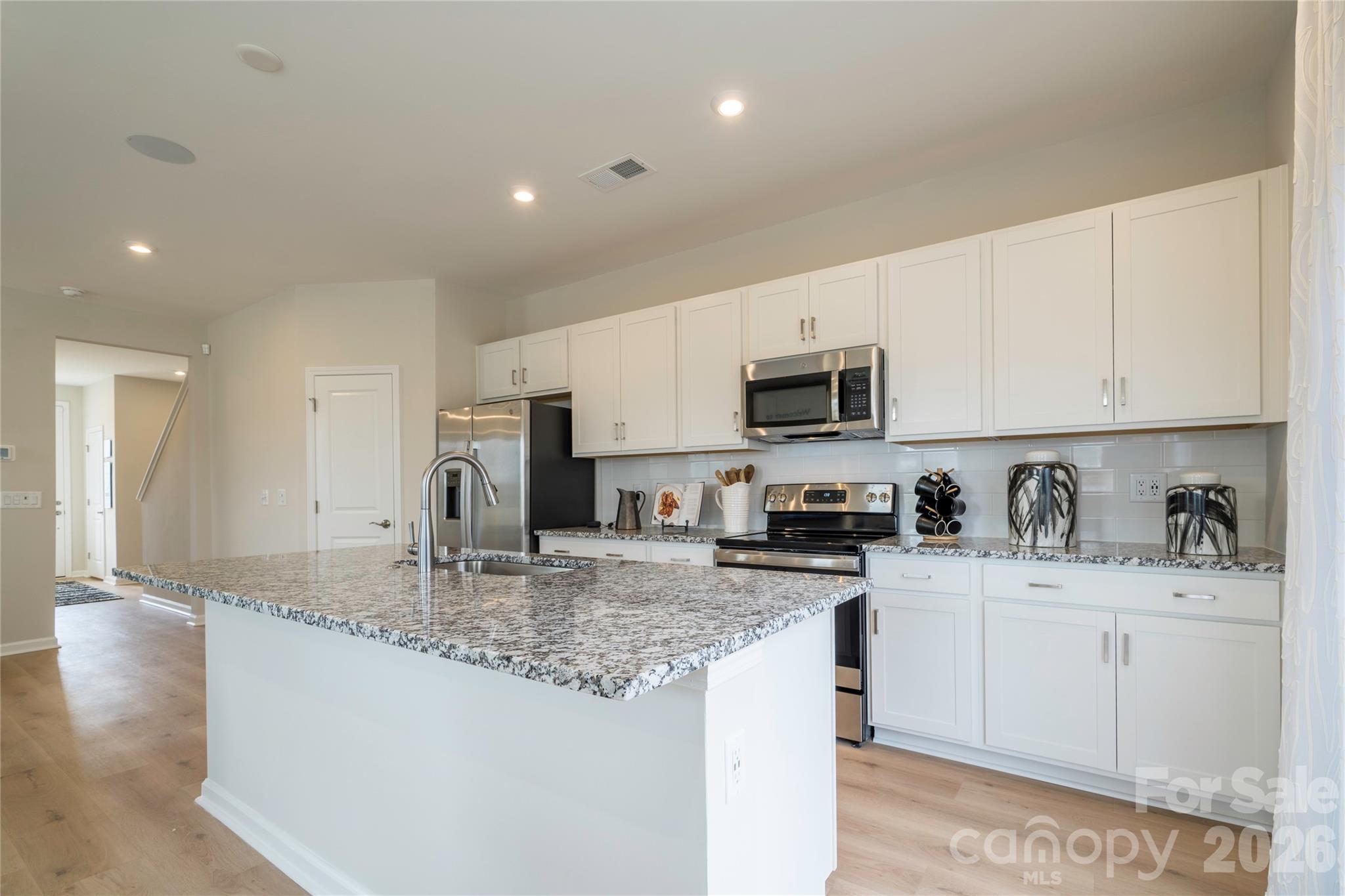 6041 Longar Lane Property Photo 7
