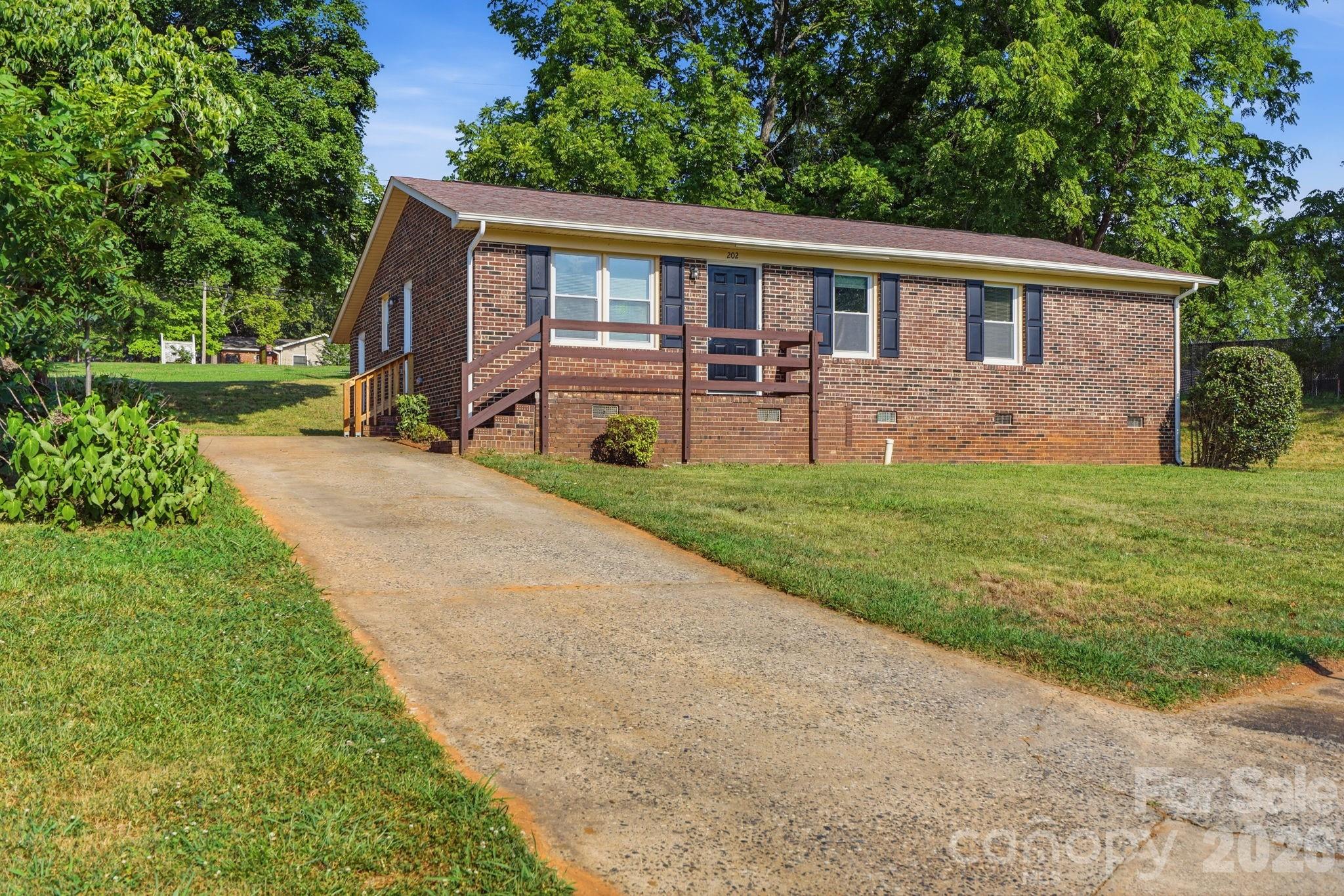 202 Cooke Circle Property Photo 1