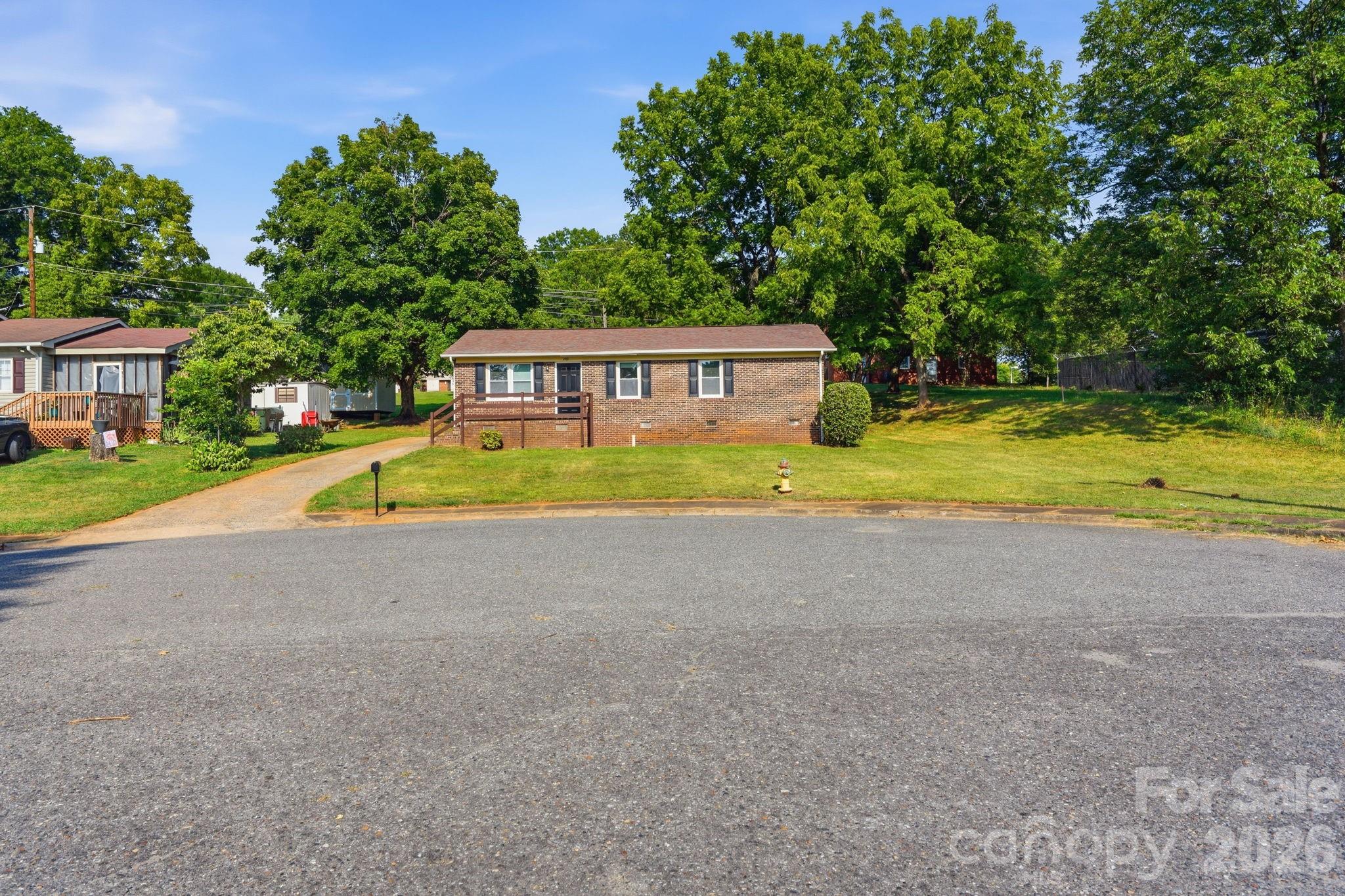 202 Cooke Circle Property Photo 2