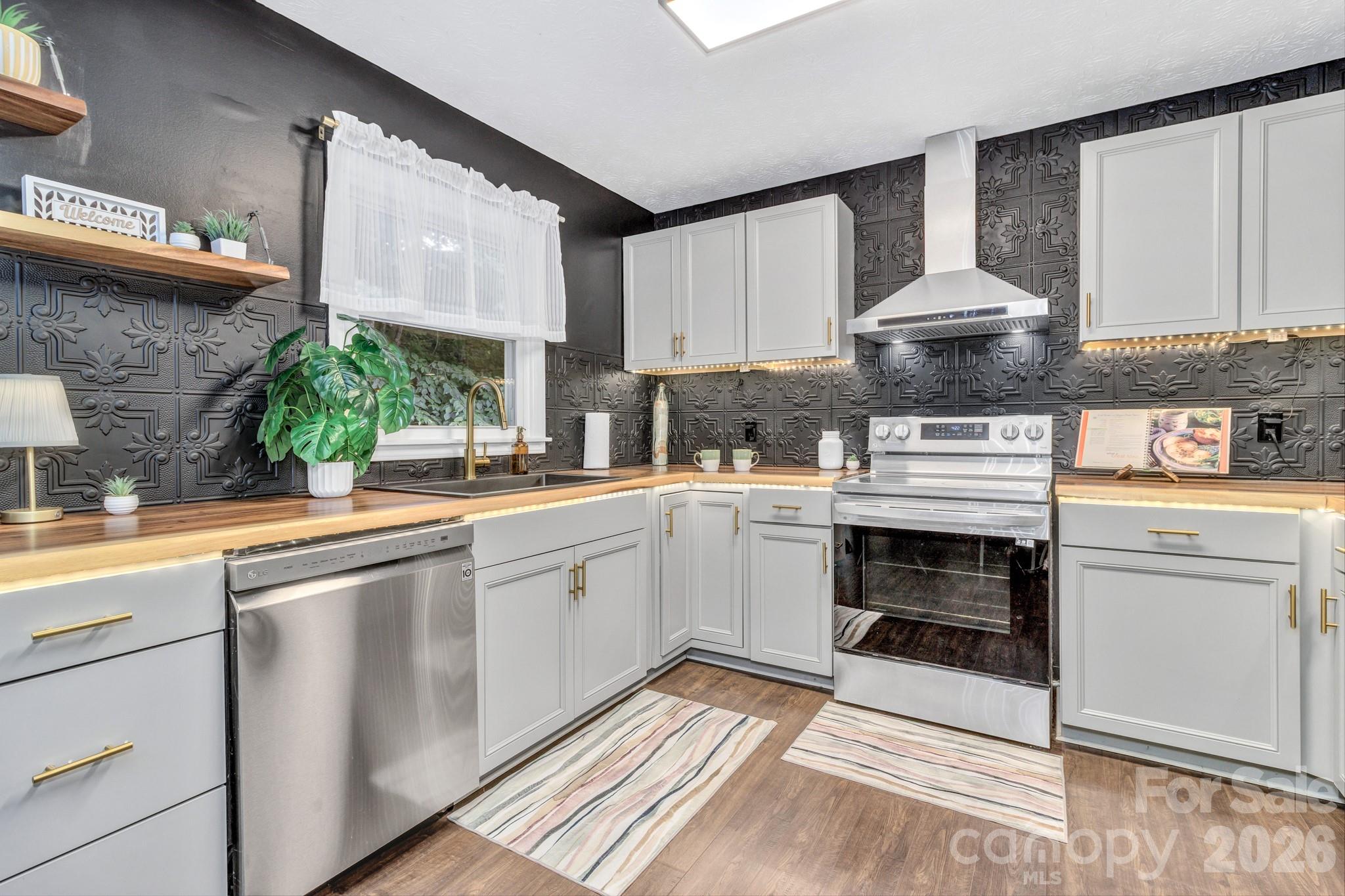 144 Pinehaven Drive Property Photo 8