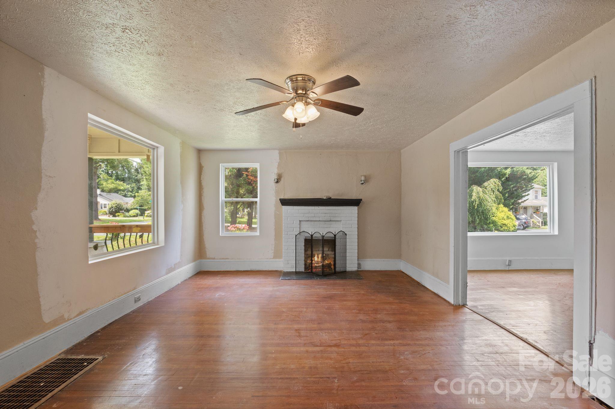 1434 S Main Street Property Photo 4