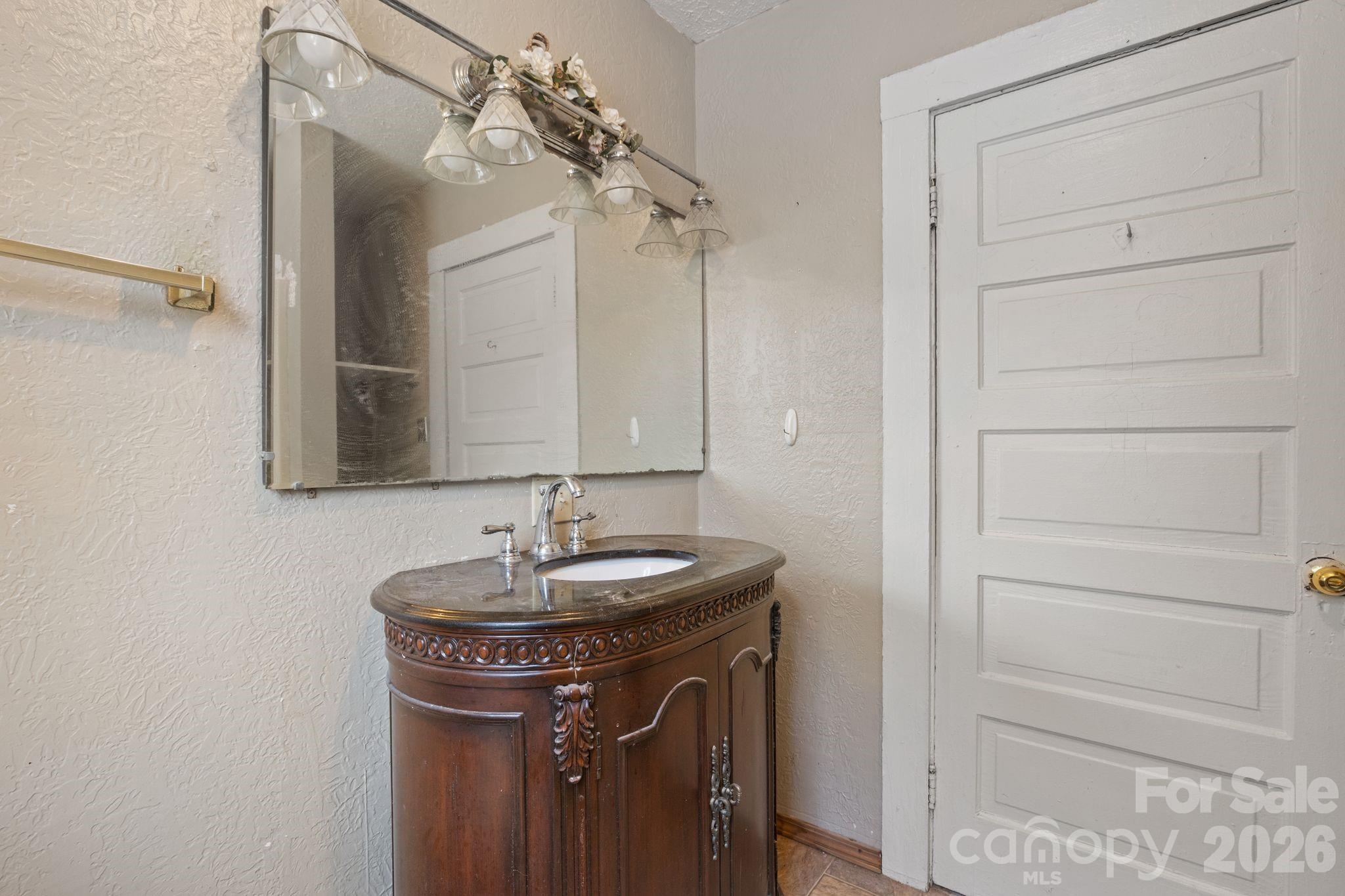 1434 S Main Street Property Photo 14