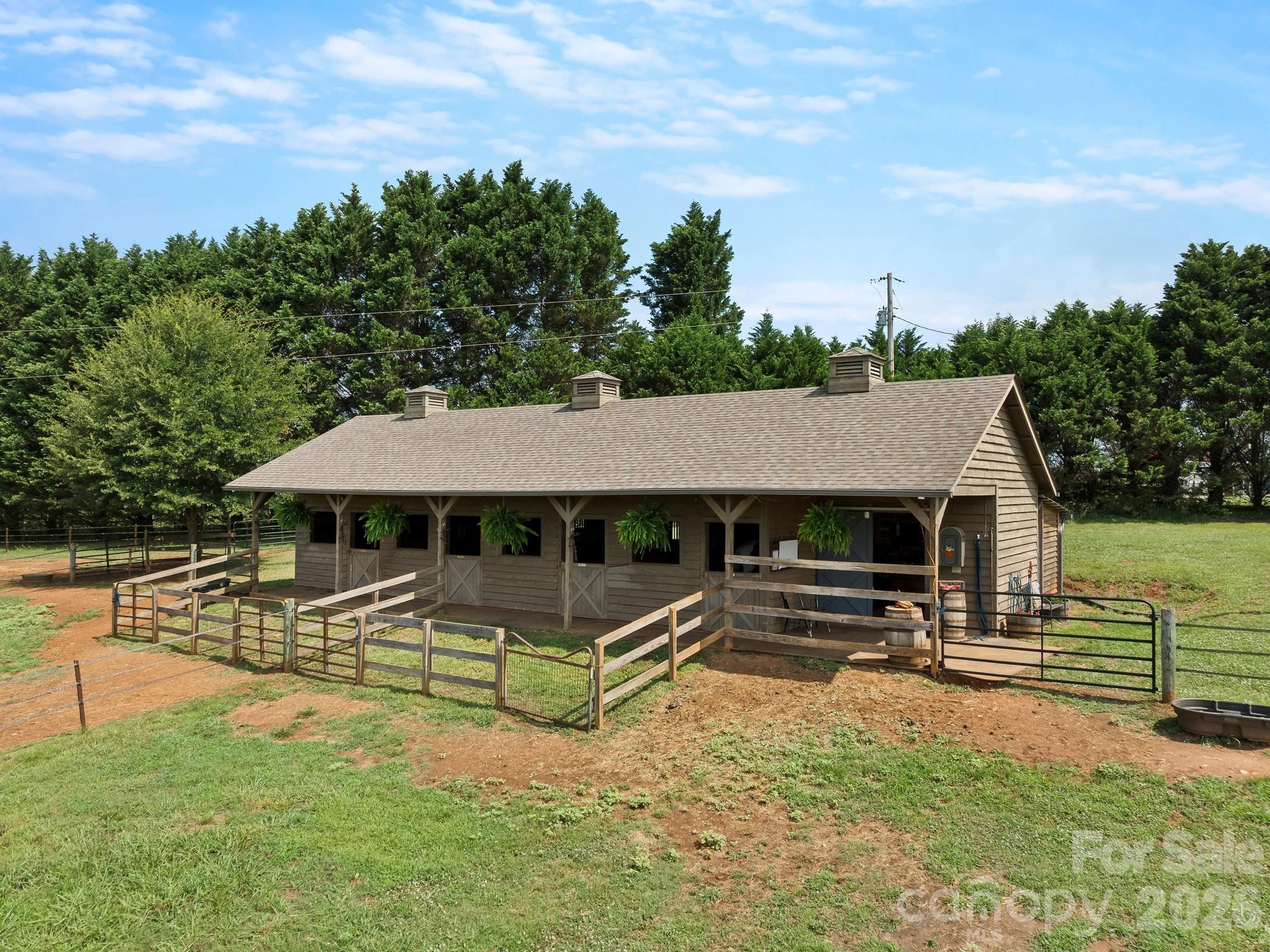 1541 Sandy Springs Road Property Photo 1