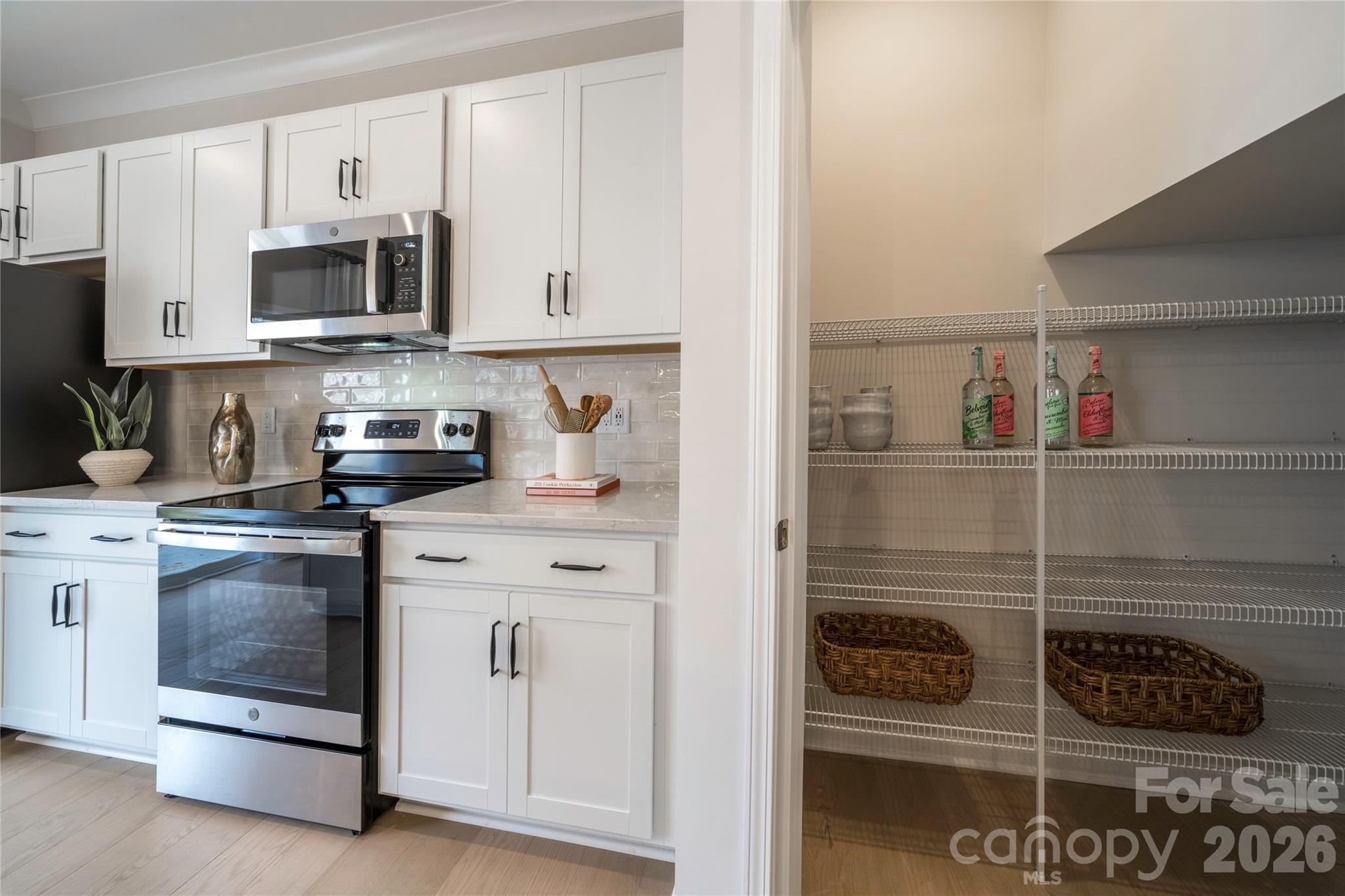 6033 Longar Lane Property Photo 11