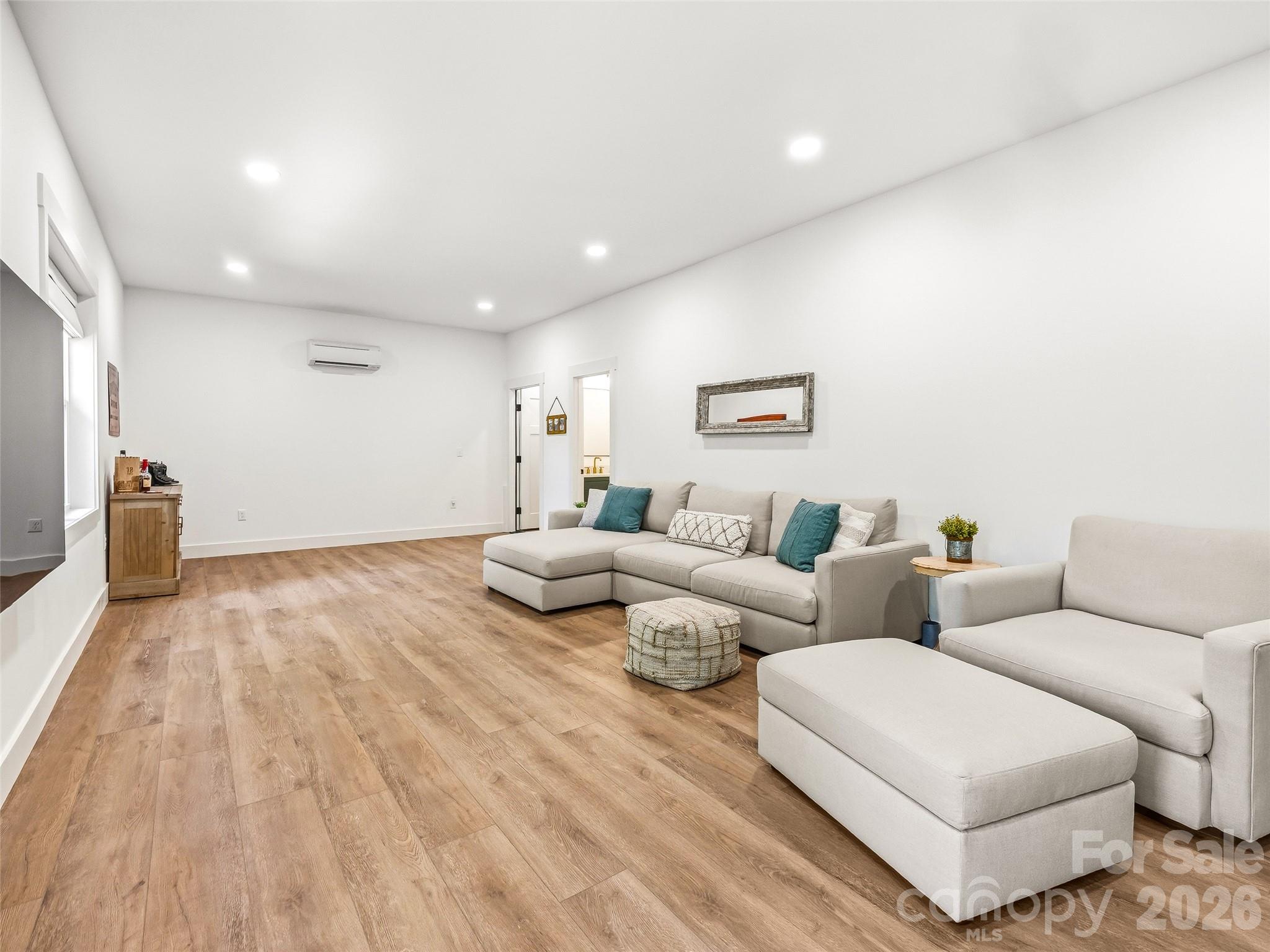 181 Byron Forest Drive Property Photo 33