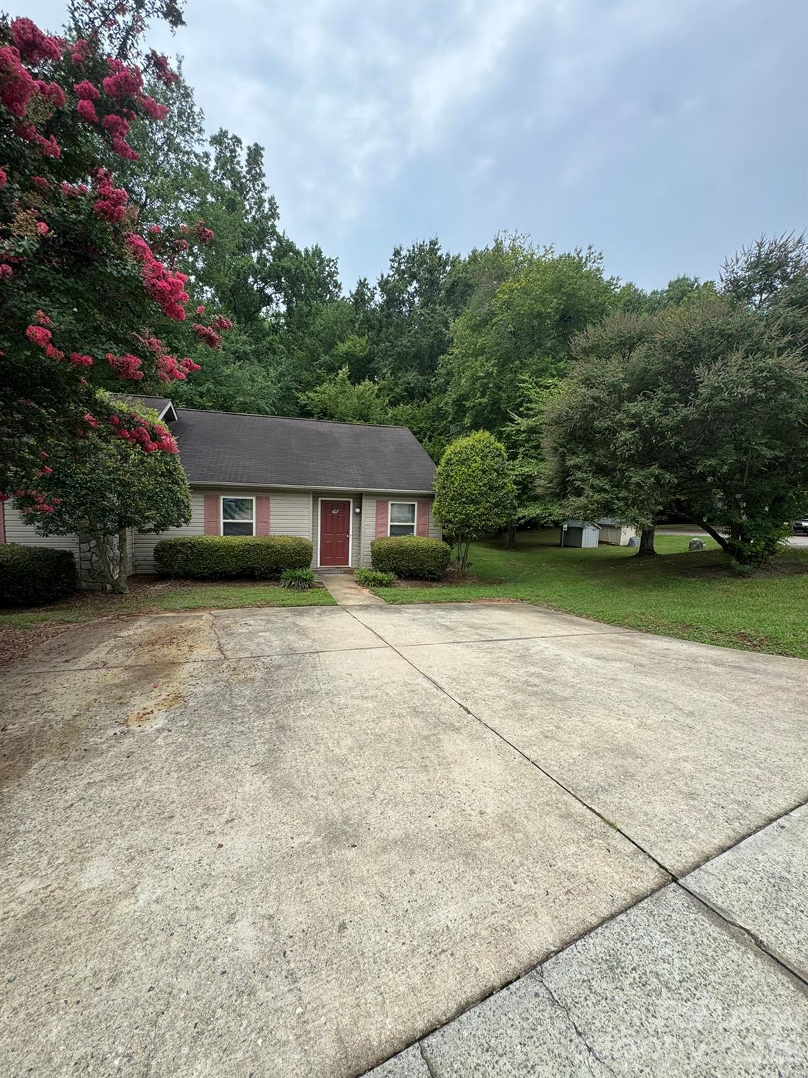 107 Bogey Lane Property Photo 1