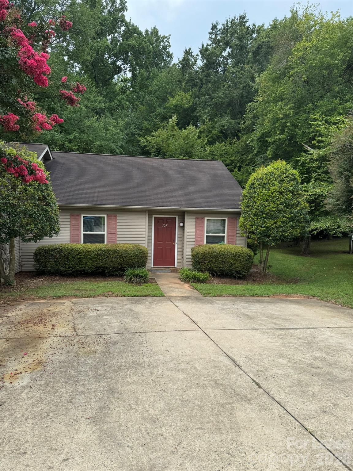 107 Bogey Lane Property Photo 2