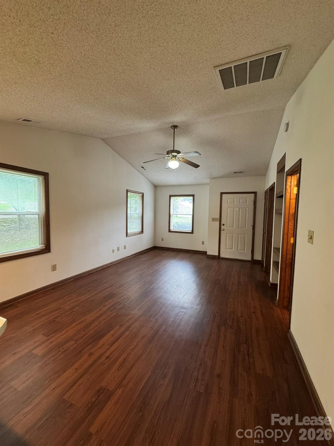107 Bogey Lane Property Photo 5
