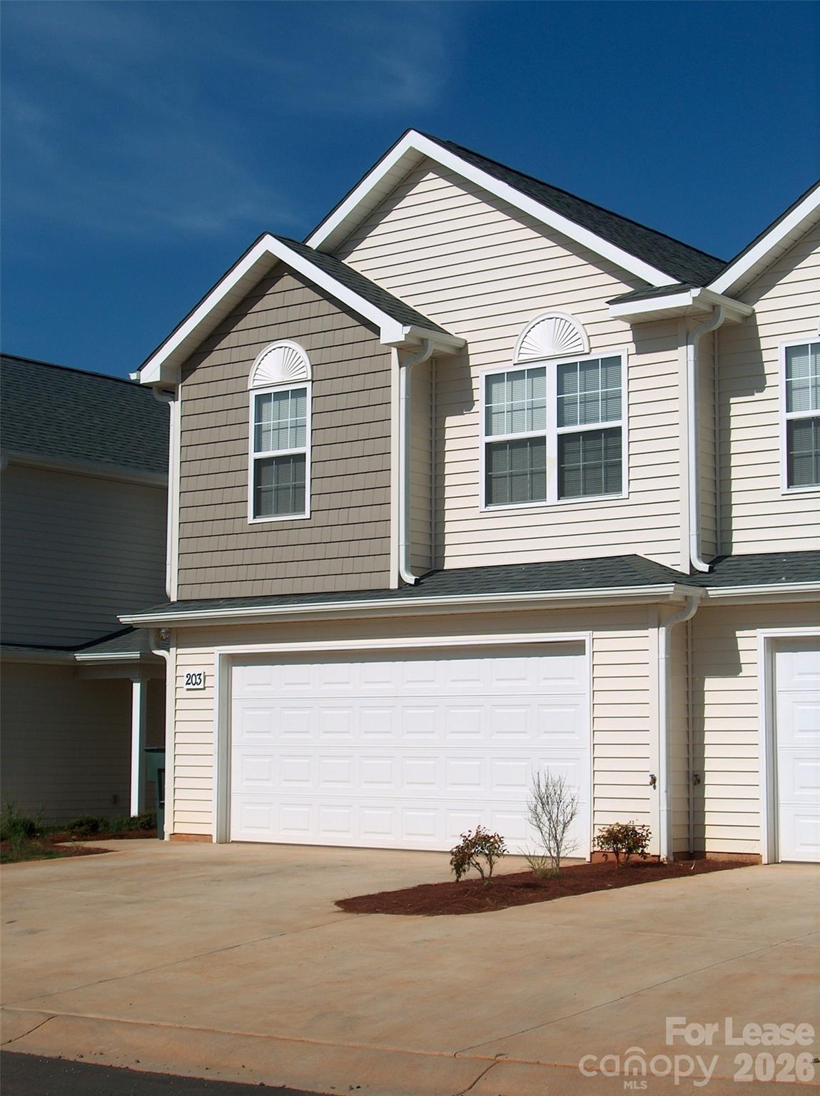 203 Clusters Circle Property Photo 1