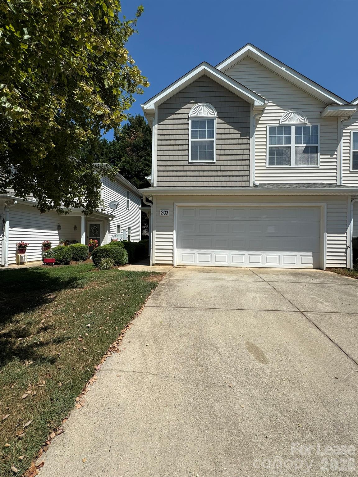 203 Clusters Circle Property Photo 1