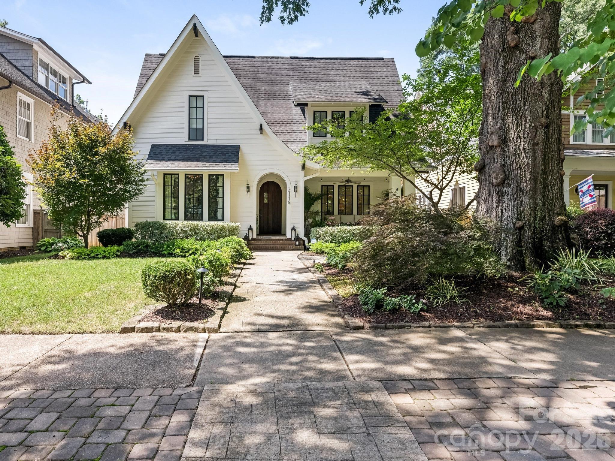 2116 Midwood Place Property Photo 1