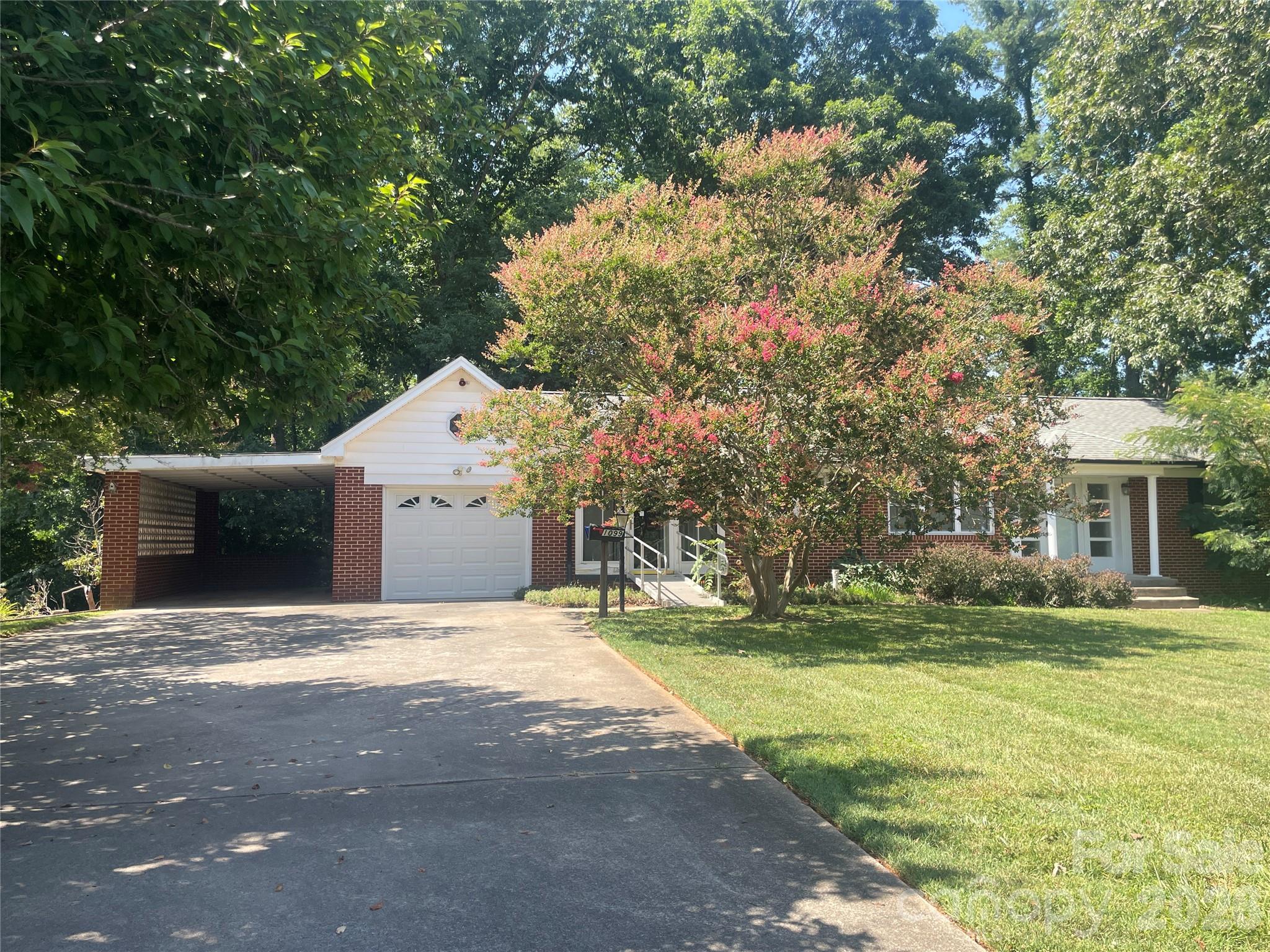 1099 Amherst Road Property Photo 1