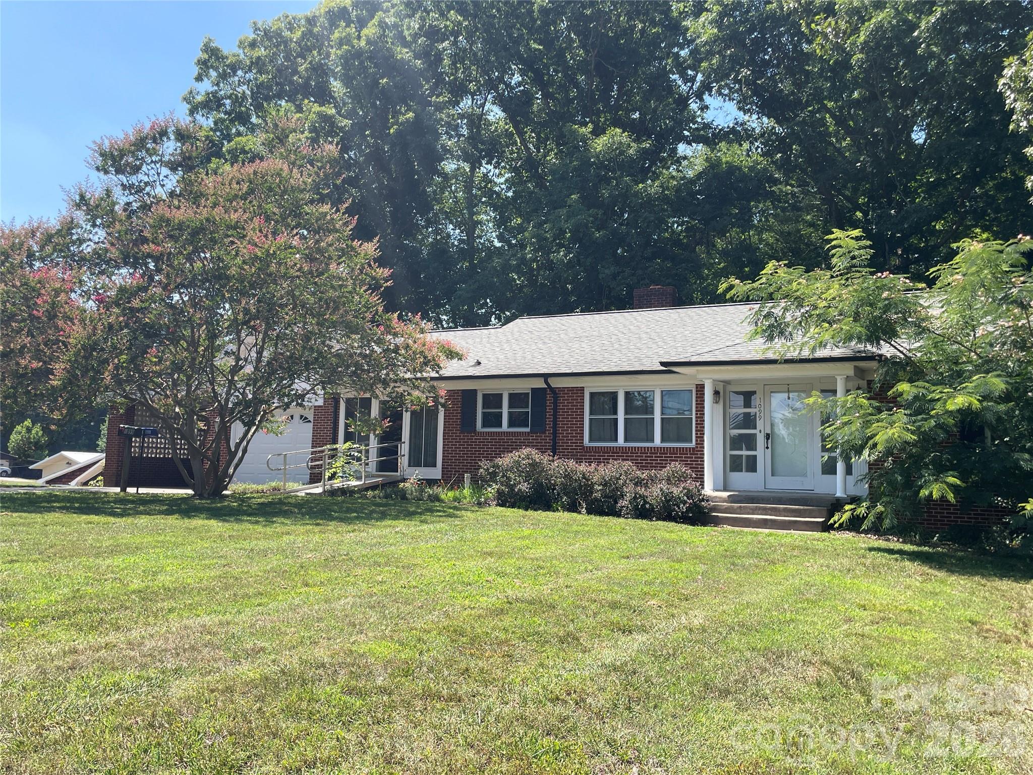 1099 Amherst Road Property Photo 3