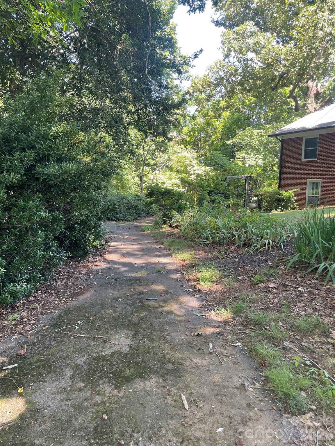 1099 Amherst Road Property Photo 5