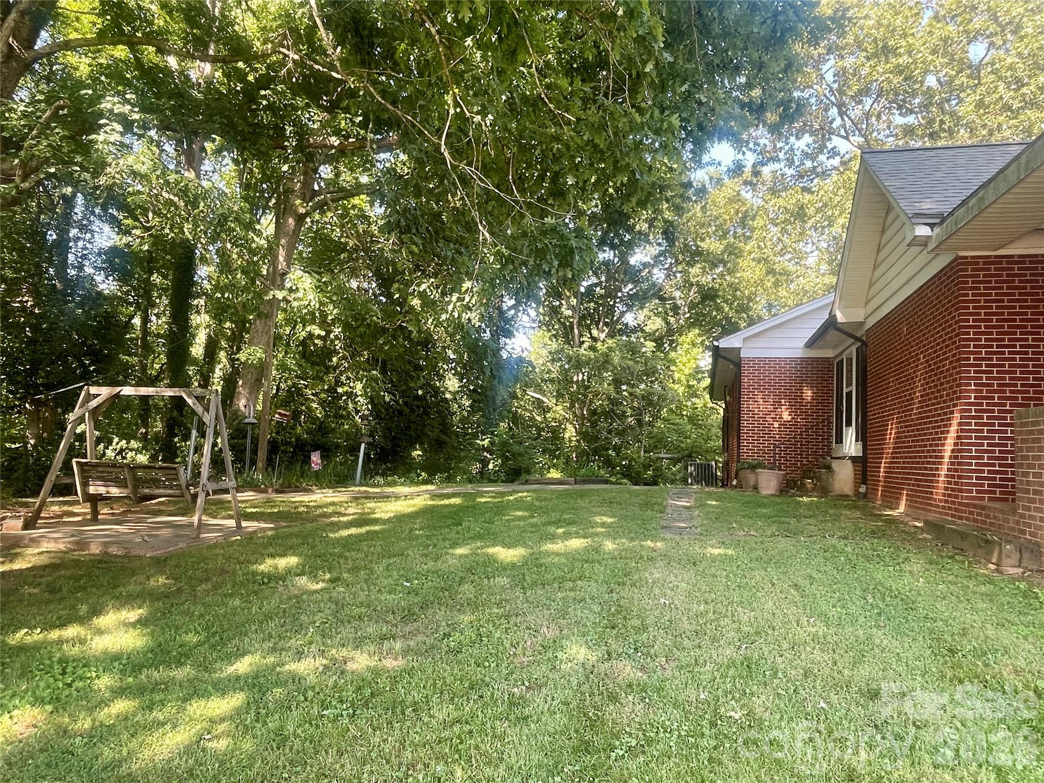 1099 Amherst Road Property Photo 7