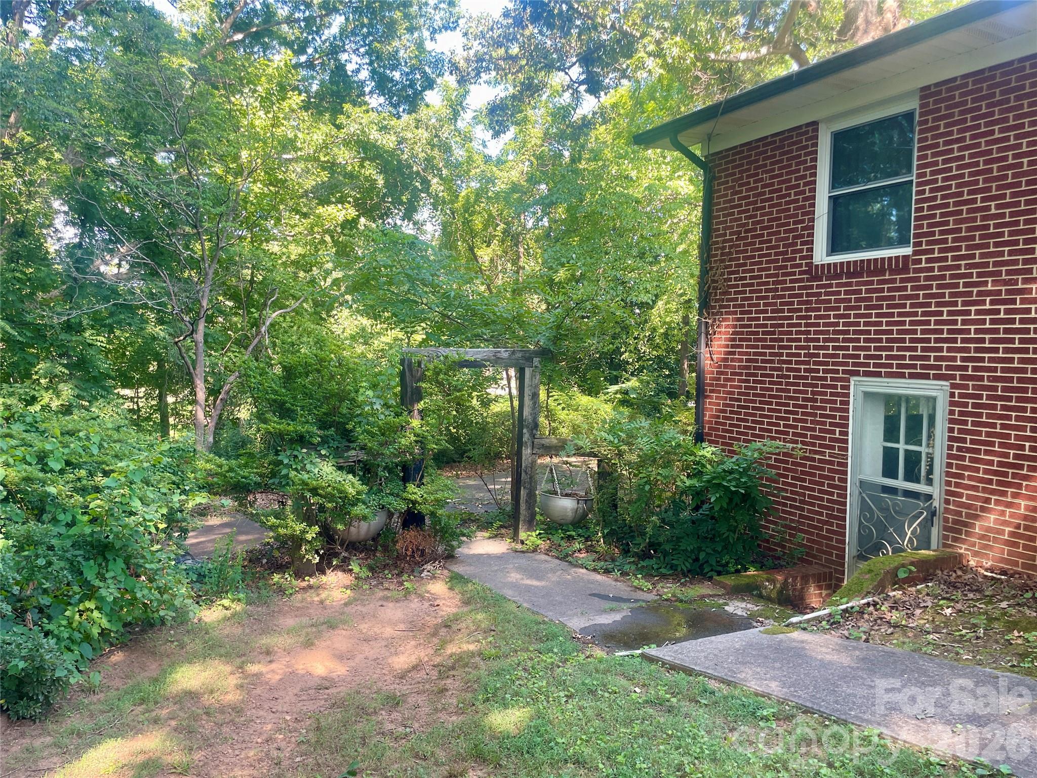 1099 Amherst Road Property Photo 8