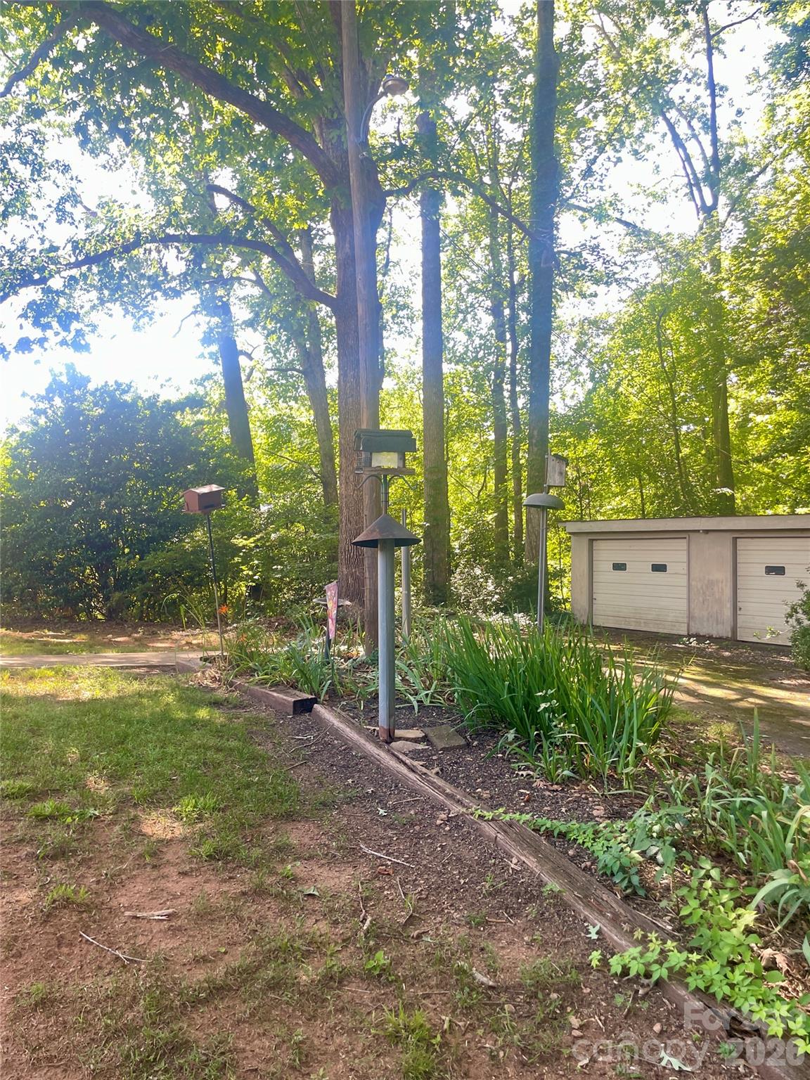1099 Amherst Road Property Photo 9