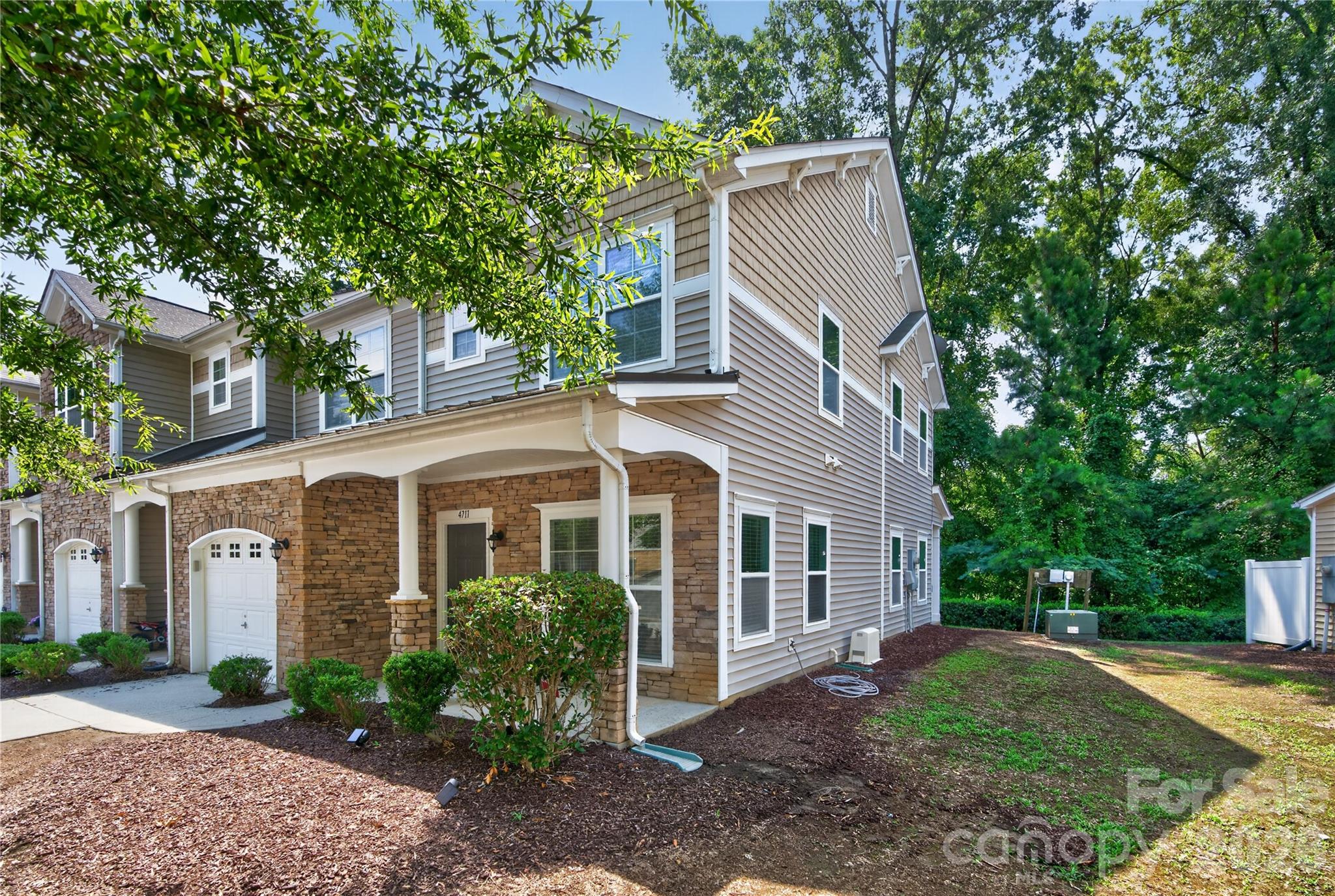 4711 Craigmoss Lane Property Photo 4
