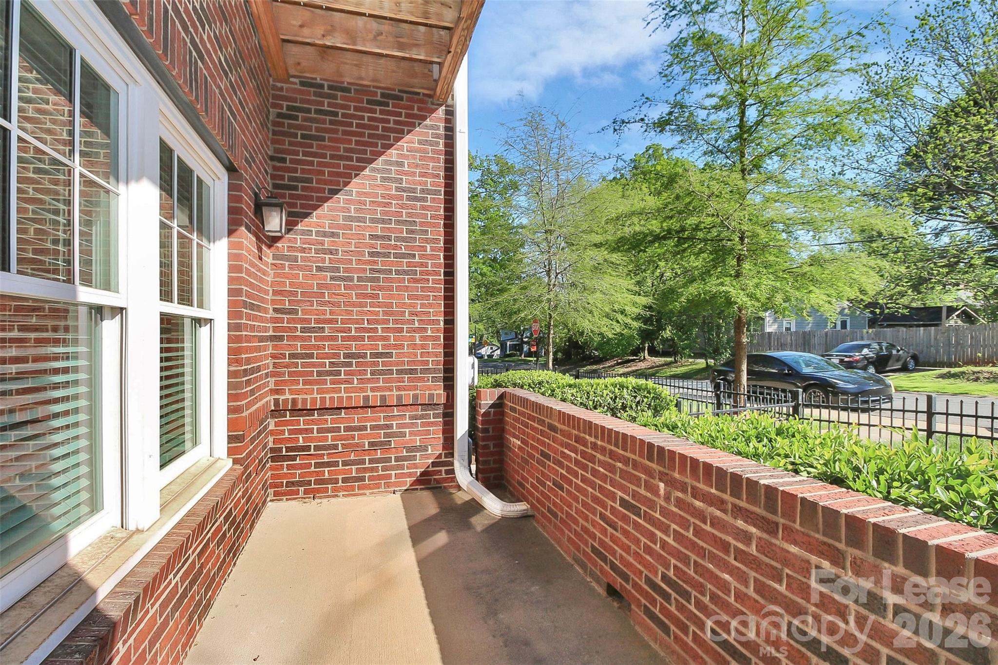 1420 W 4th Street Property Photo 2
