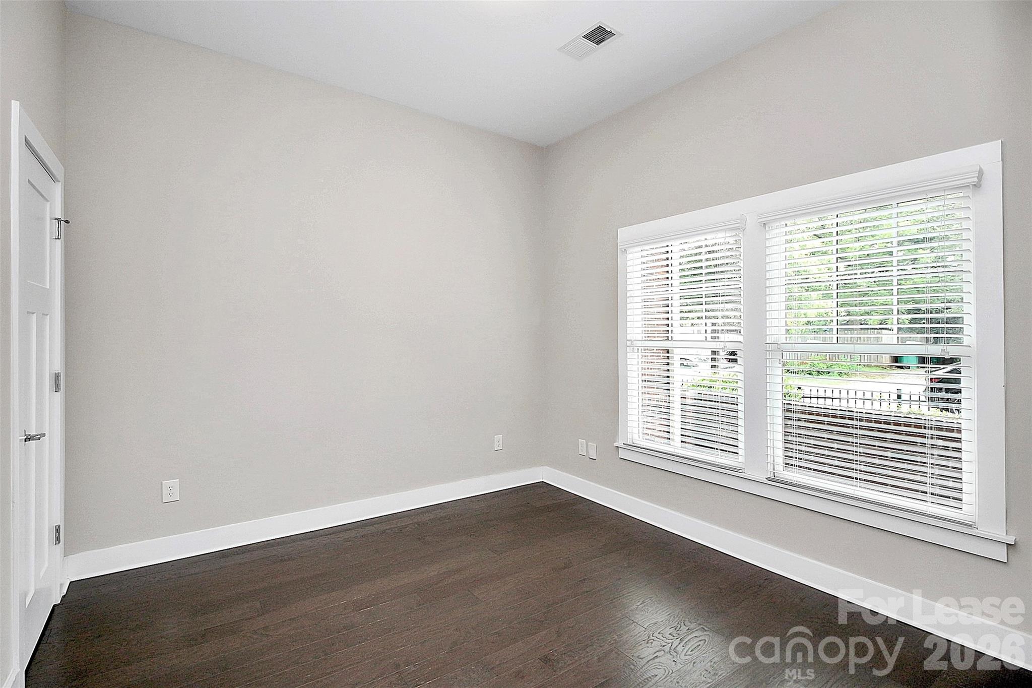 1420 W 4th Street Property Photo 5
