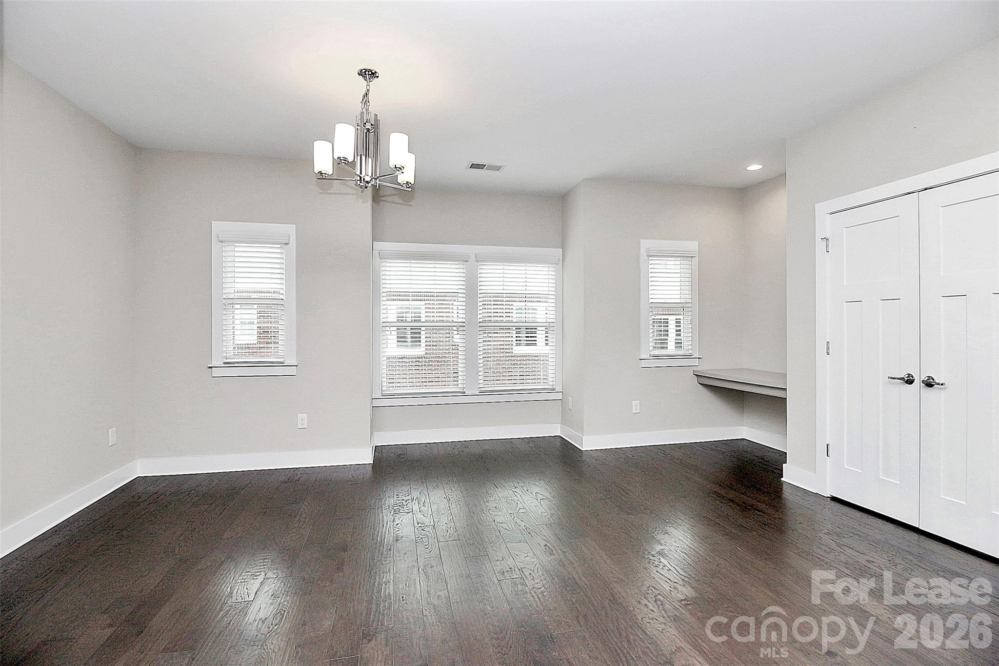 1420 W 4th Street Property Photo 8