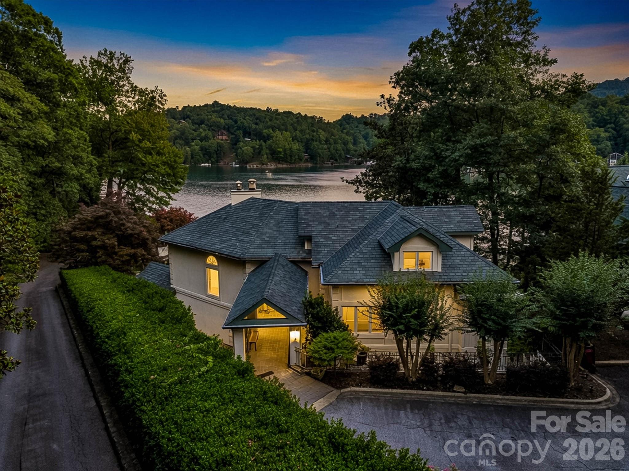 454 Cutaway Road Property Photo 2