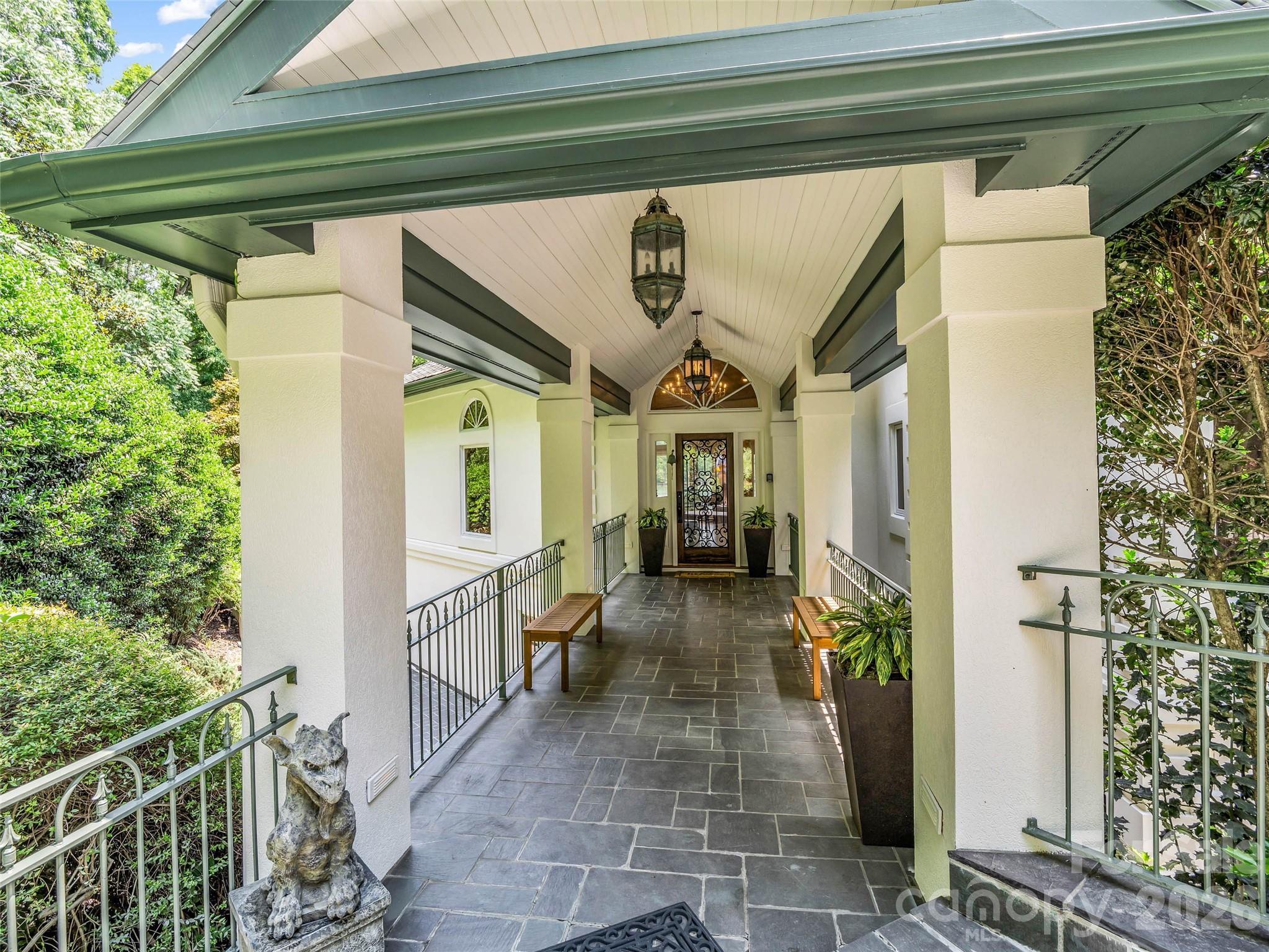 454 Cutaway Road Property Photo 4