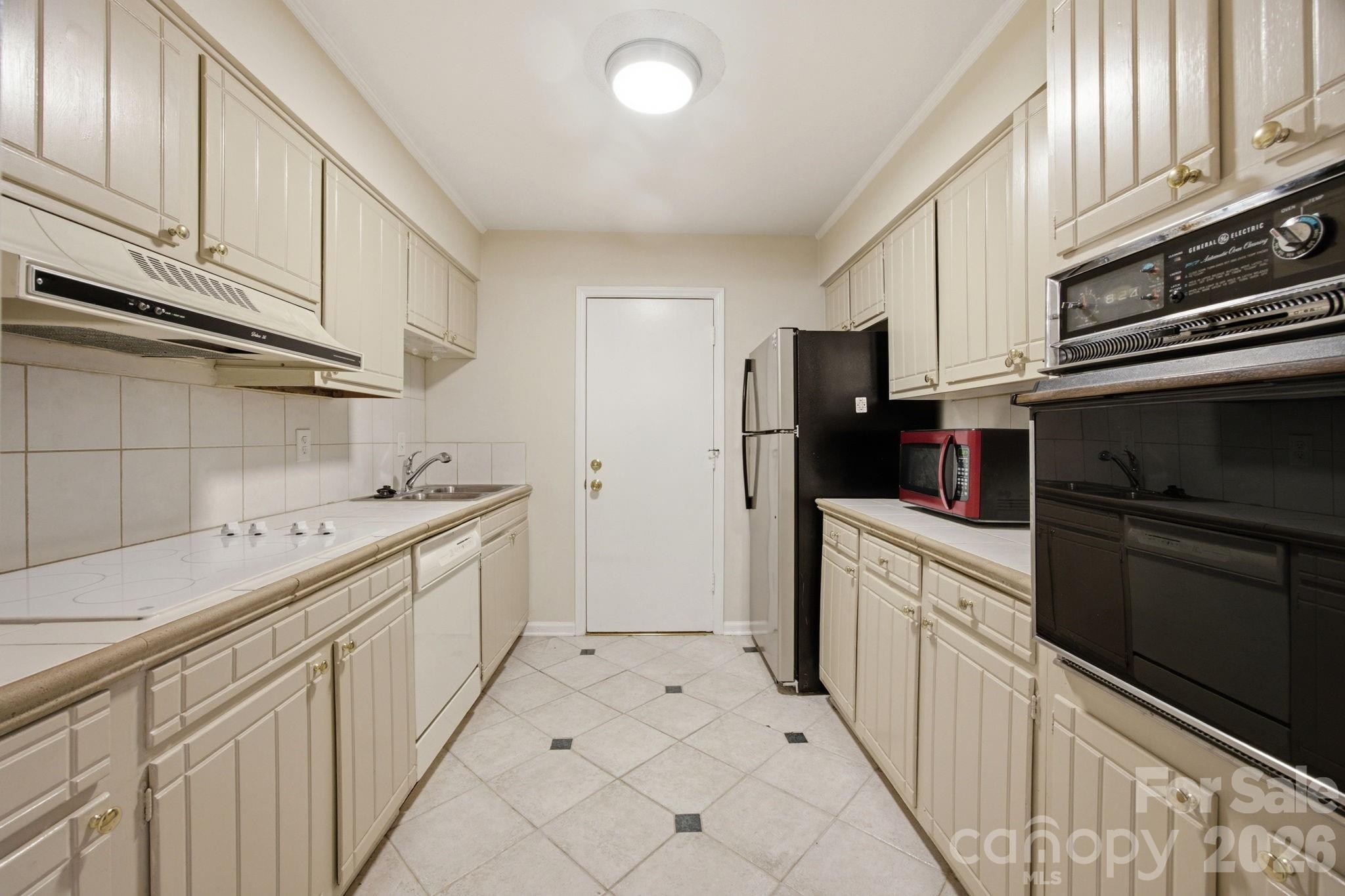 4735 Hedgemore Drive Property Photo 1