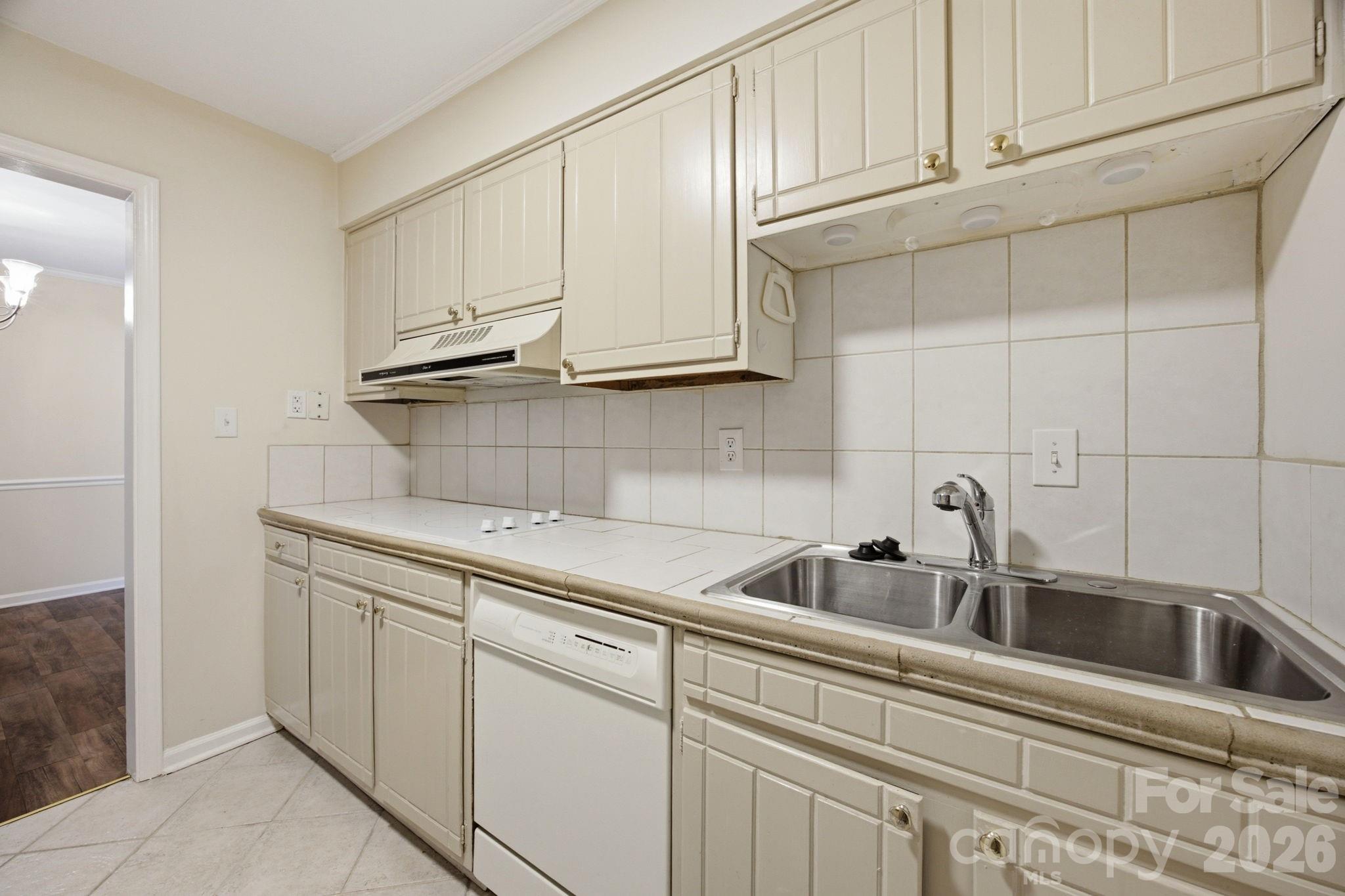 4735 Hedgemore Drive Property Photo 2