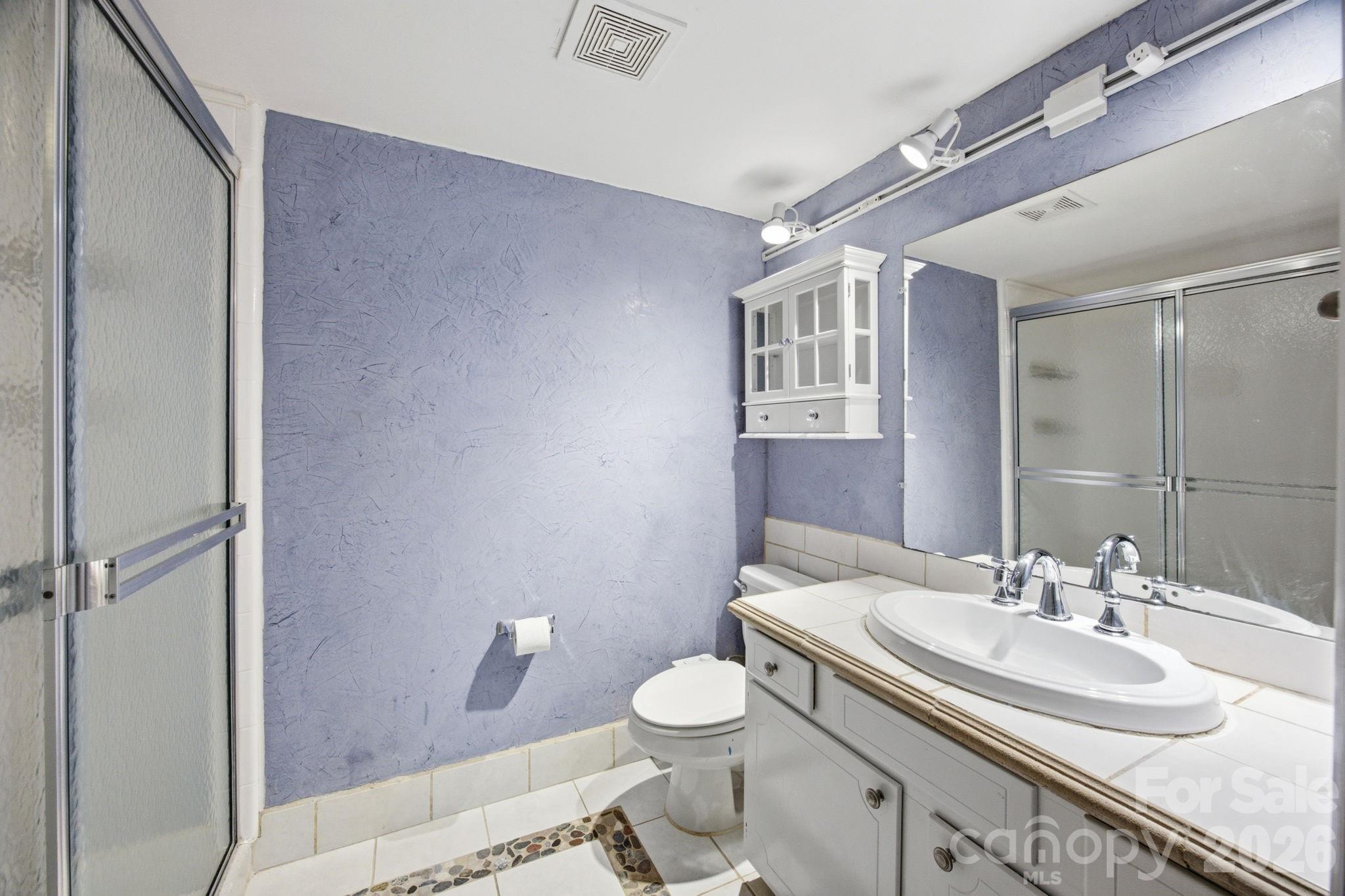 4735 Hedgemore Drive Property Photo 3