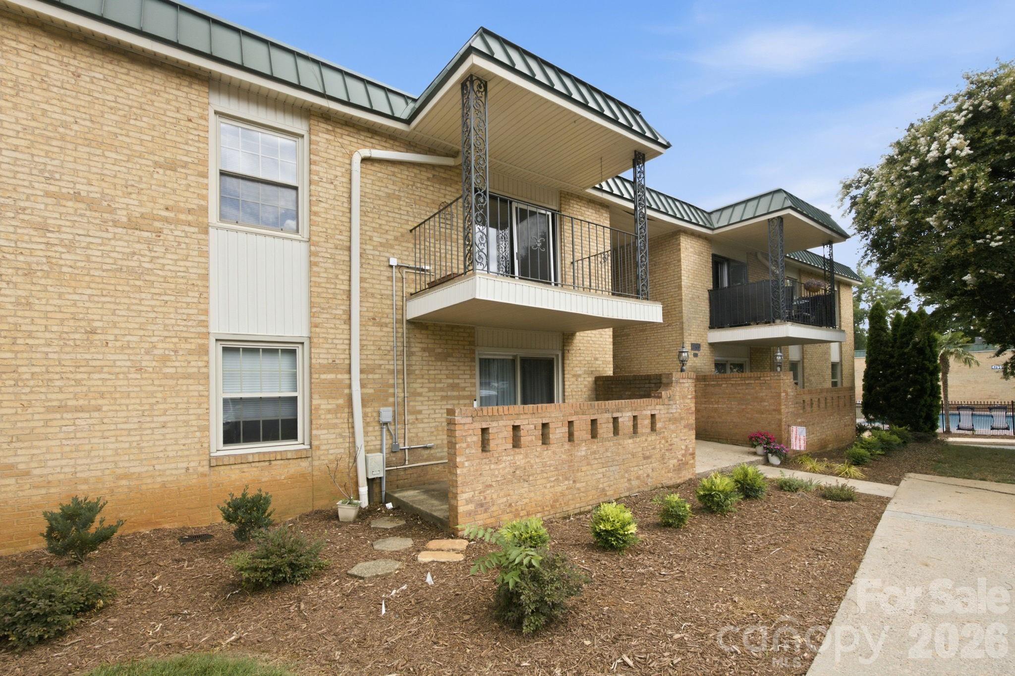 4735 Hedgemore Drive Property Photo 13