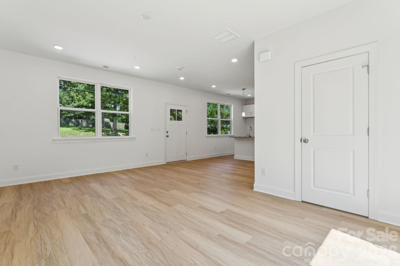 706 N 9th Street Property Photo 2